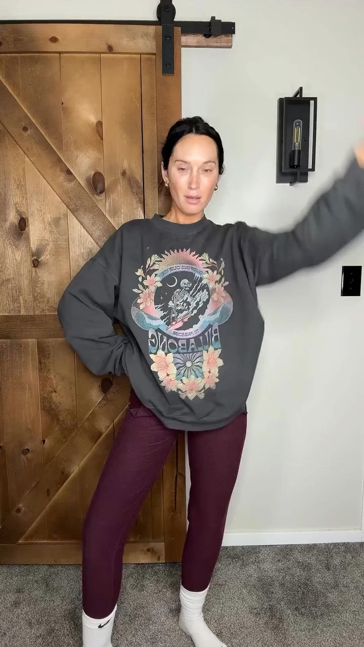 @fabletics ATE DOWNNNN with their March new arrivals 😮‍💨

wearing an XS in bra • small in shorts 

Comment SHOP for the link

#fableticspartner #fabletics #inmyfabletics #ad