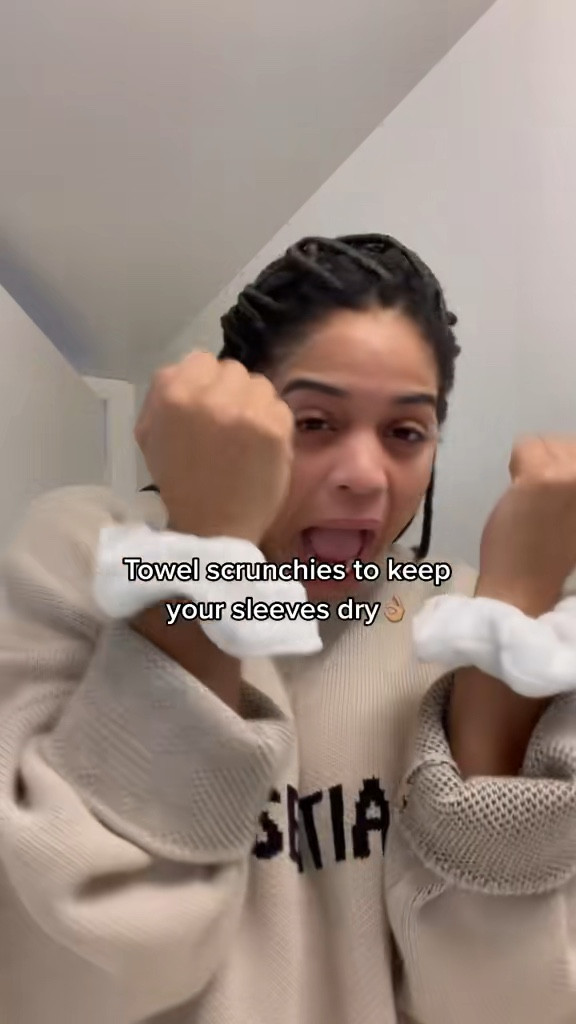 A really small but powerful solution to enhance the face washing experience, especially for those with sensory issues🫶🏾 #beautyhacks #beautytips #towelsrunchie 

#LTKbeauty #LTKcanada