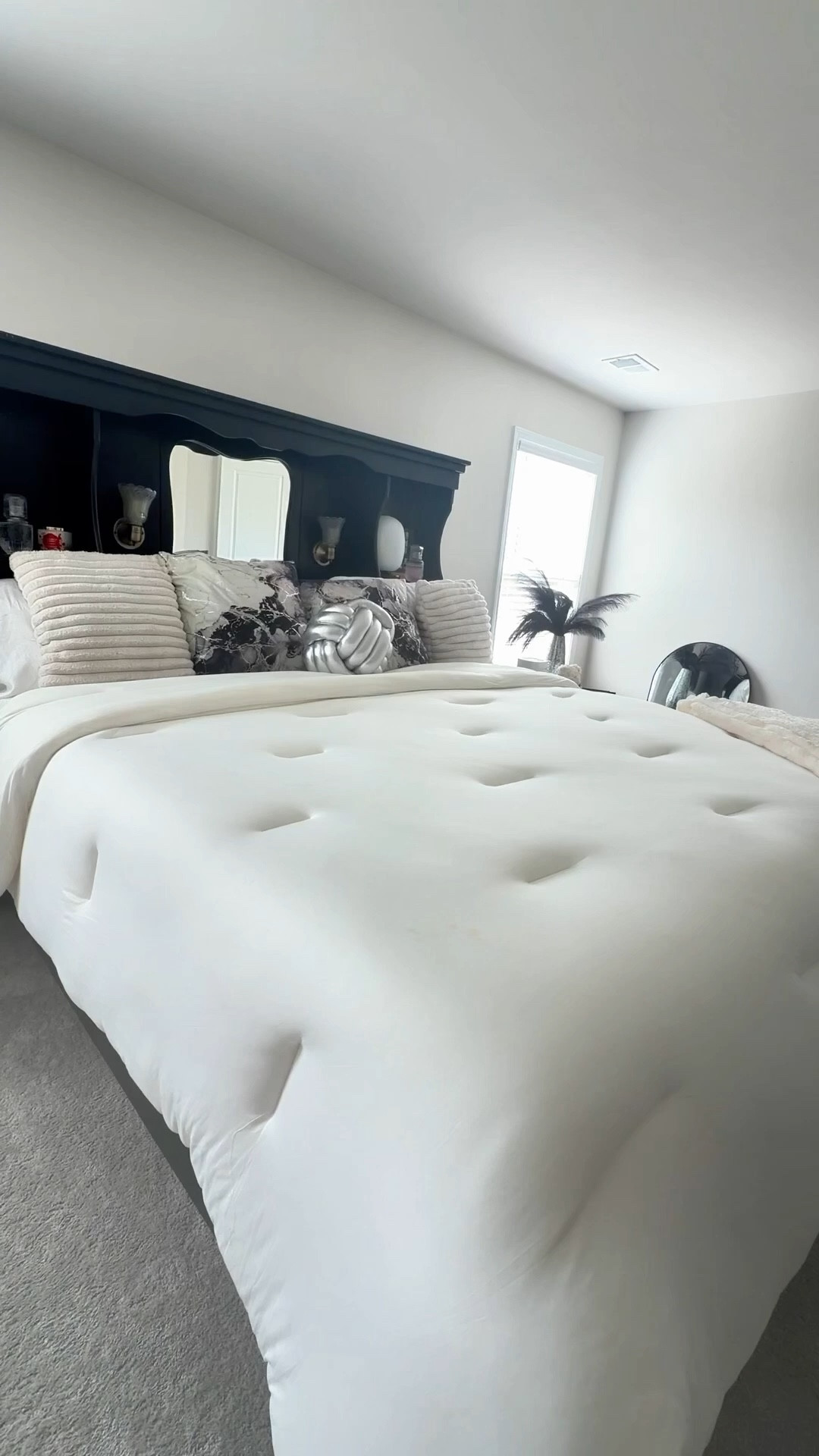 Bedroom must-haves that really changed my space ✨🛏️

Soft sheets, cozy lighting, a good mirror, and organization that actually makes sense… because your bedroom should feel like a reset, not stress 😌 I’ve been upgrading little by little and it makes SUCH a difference.

Clean space = clear mind 💭💕

Everything is linked in my LTK for easy shopping 🛍️💗

#BedroomEssentials #HomeFinds #CozyVibes #BedroomUpgrade #HomeDecorFinds #LTKHome #LTKFinds #LTKStyle

#LTKmomlife #LTKSaleAlert #LTKHome
