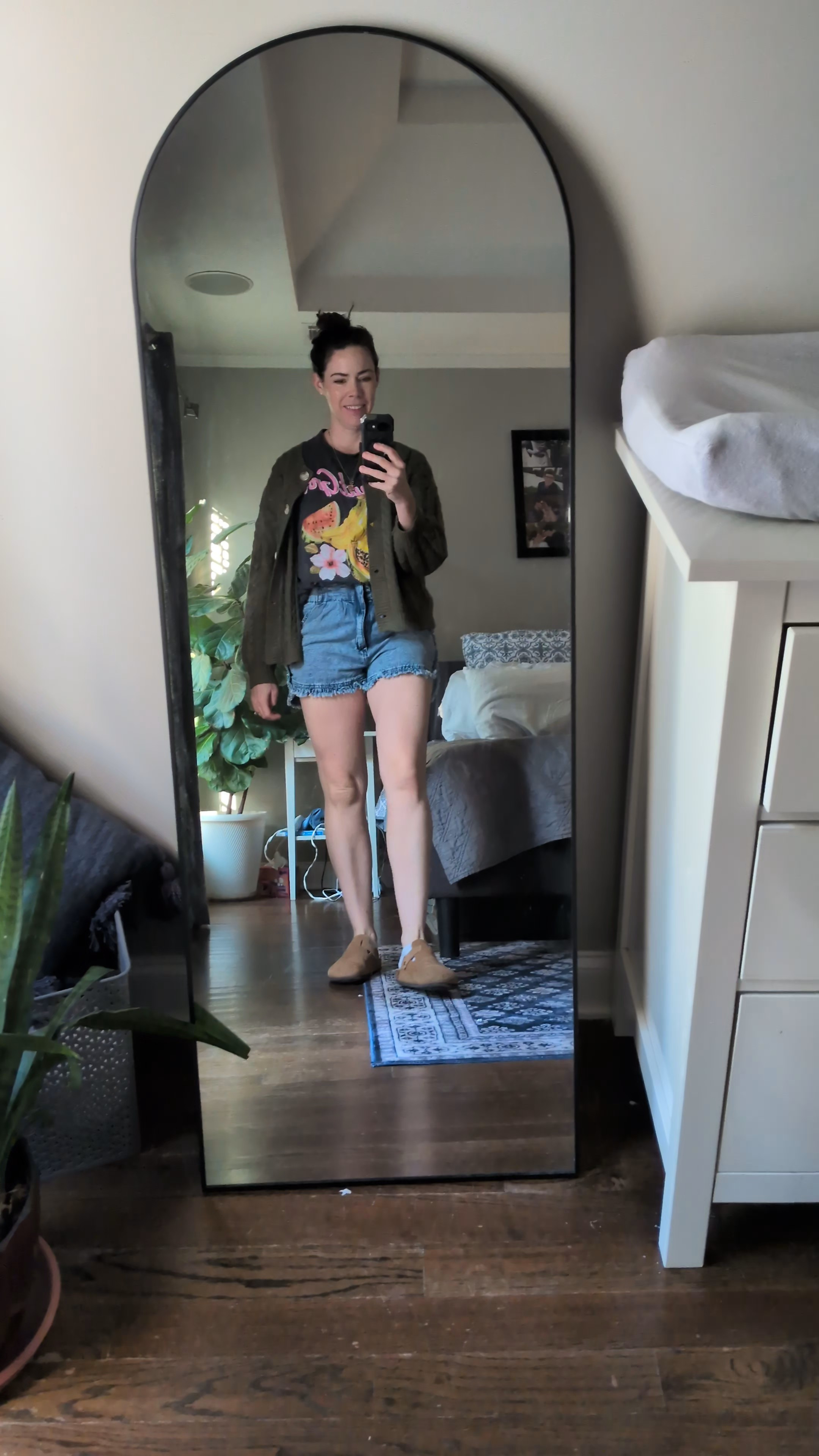 Effortless mom uniform 🤍Oversized graphic tee + chunky knit + thrifted high-waisted denim = comfy but still put together. Finished with my go-to clogs.I linked what I could + found similar pieces for you 👇For reference: 5’9”, 160 lbs, wearing a medium#ltkstyle #momoutfit #casualmomstyle #thriftedstyle #everydayoutfit

#LTKootd #LTKTall #LTKmomlife