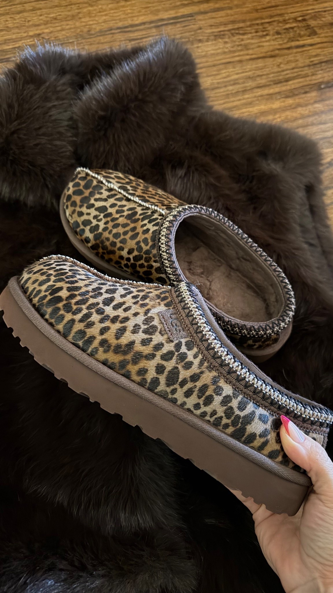 If between sizes, size up. I got a 9  

#LTKGiftGuide #LTKHoliday #LTKOver40