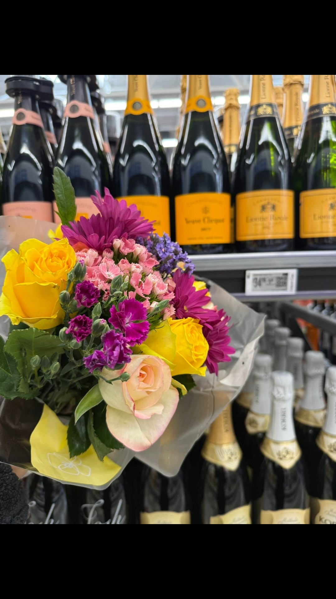 Celebrating small wins the way I know how 🤍

Nothing extravagant—just a quiet moment, flowers, and a bottle of champagne picked up on the way home.

Luxury doesn’t have to be loud. Sometimes it’s just pausing long enough to acknowledge progress.

#LifestyleMoments
#QuietLuxury
#EverydayElegance
#SmallWins
#LifeLately

#LTKfoodie #LTKvlog #LTKFindsUnder100