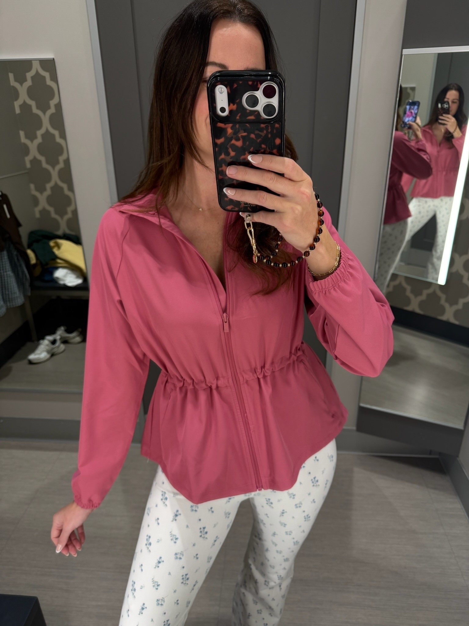 This Cinch waist jacket is 40% off today only and comes in three colors! 

#LTKSaleAlert #LTKfitnessgoals #LTKActive