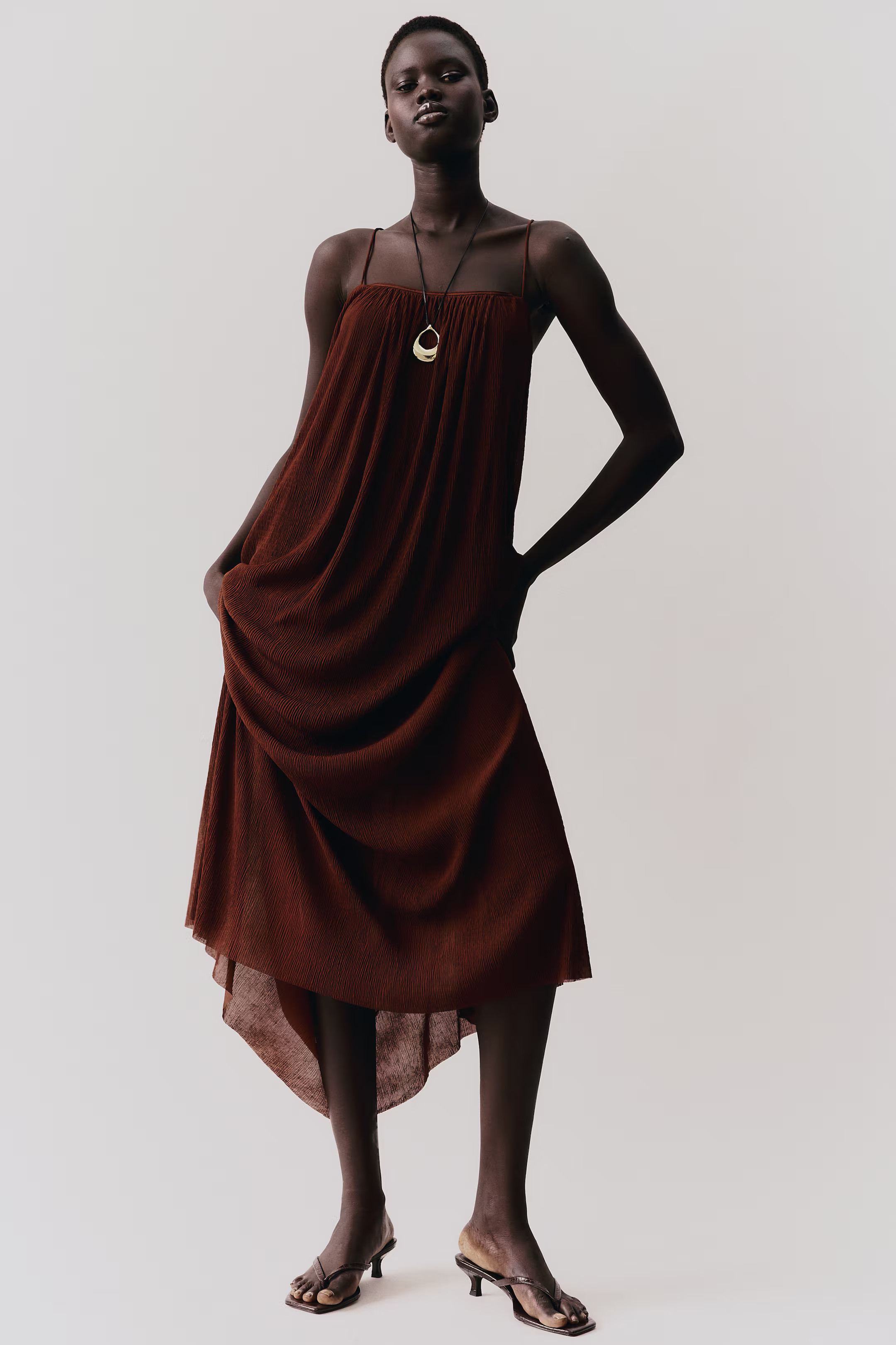 Plissé strappy dress | H&M (UK, MY, IN, SG, PH, TW, HK)