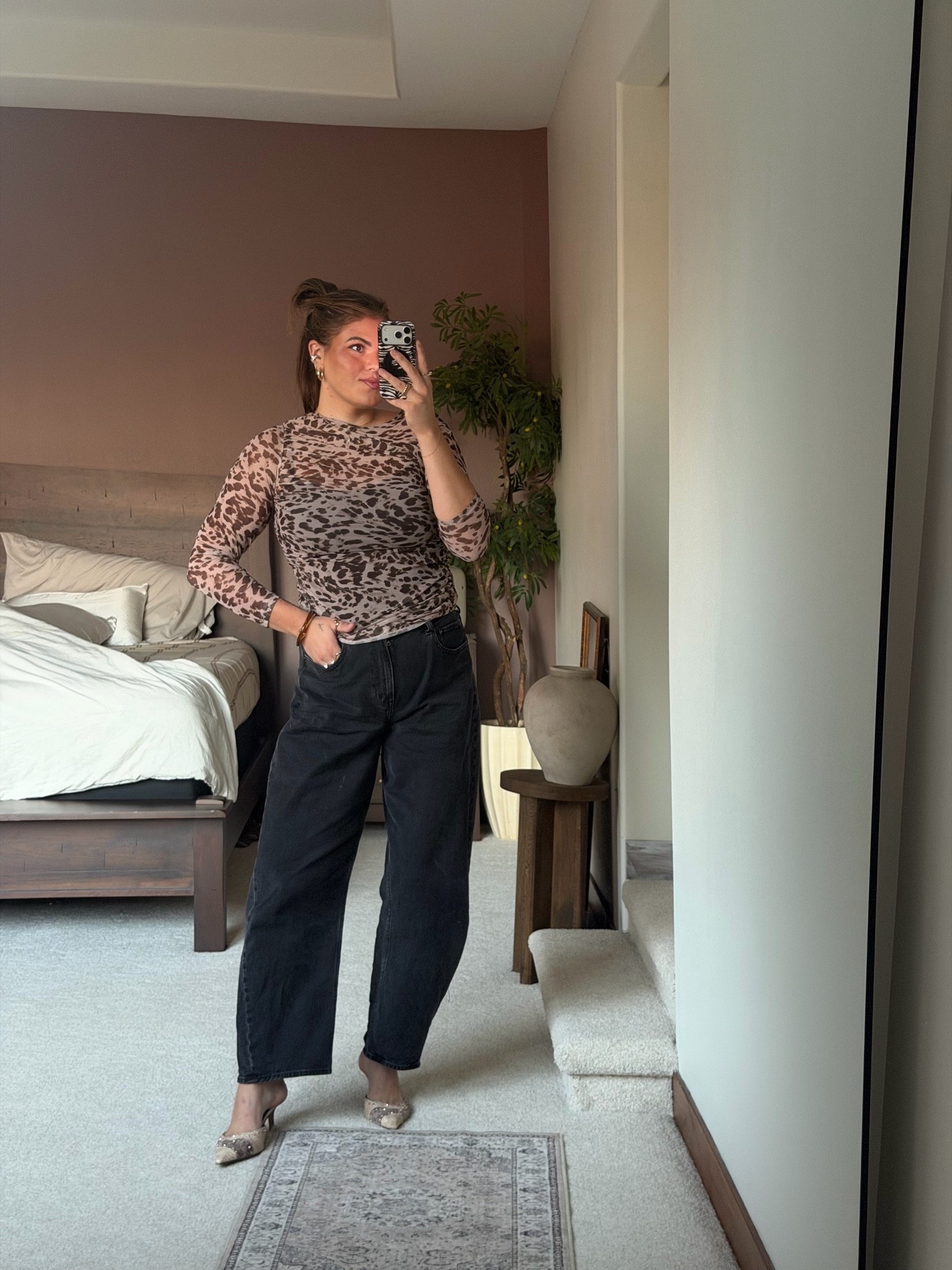 Date night outfit // fall outfit!

Top is old navy large
Barrel black jeans @abercrombie size 32
Heels @Steve Madden US 

Midsize, size 12, size 14, mom style, curvy outfit, thick tummy approved