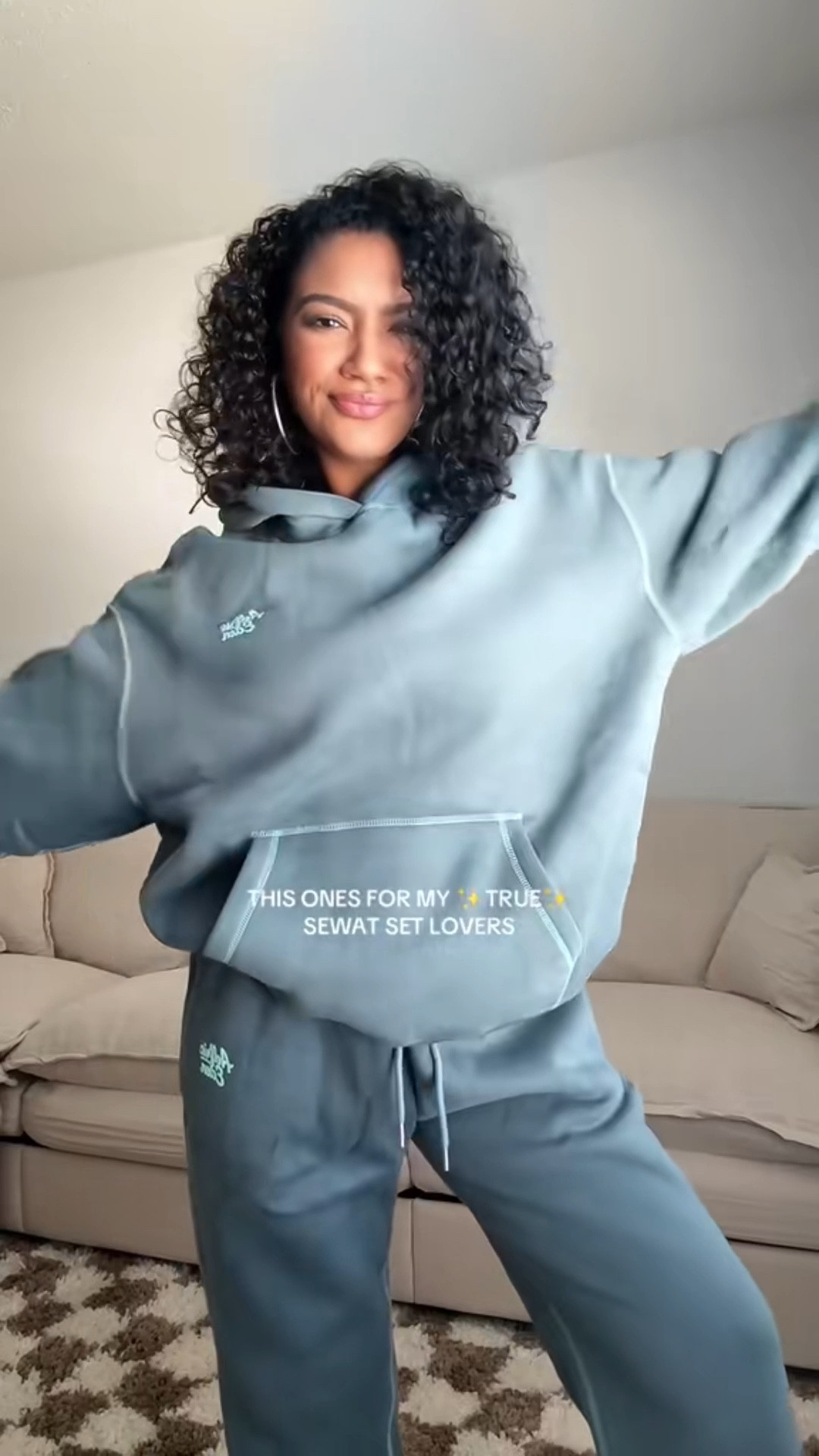 The coziest, perfect oversized set! A MUST for my sweat set lovers ❤️‍🔥 (5'4, 135lbs - wearing size M)

#LTKStyleTip #LTKSeasonal #LTKFindsUnder100