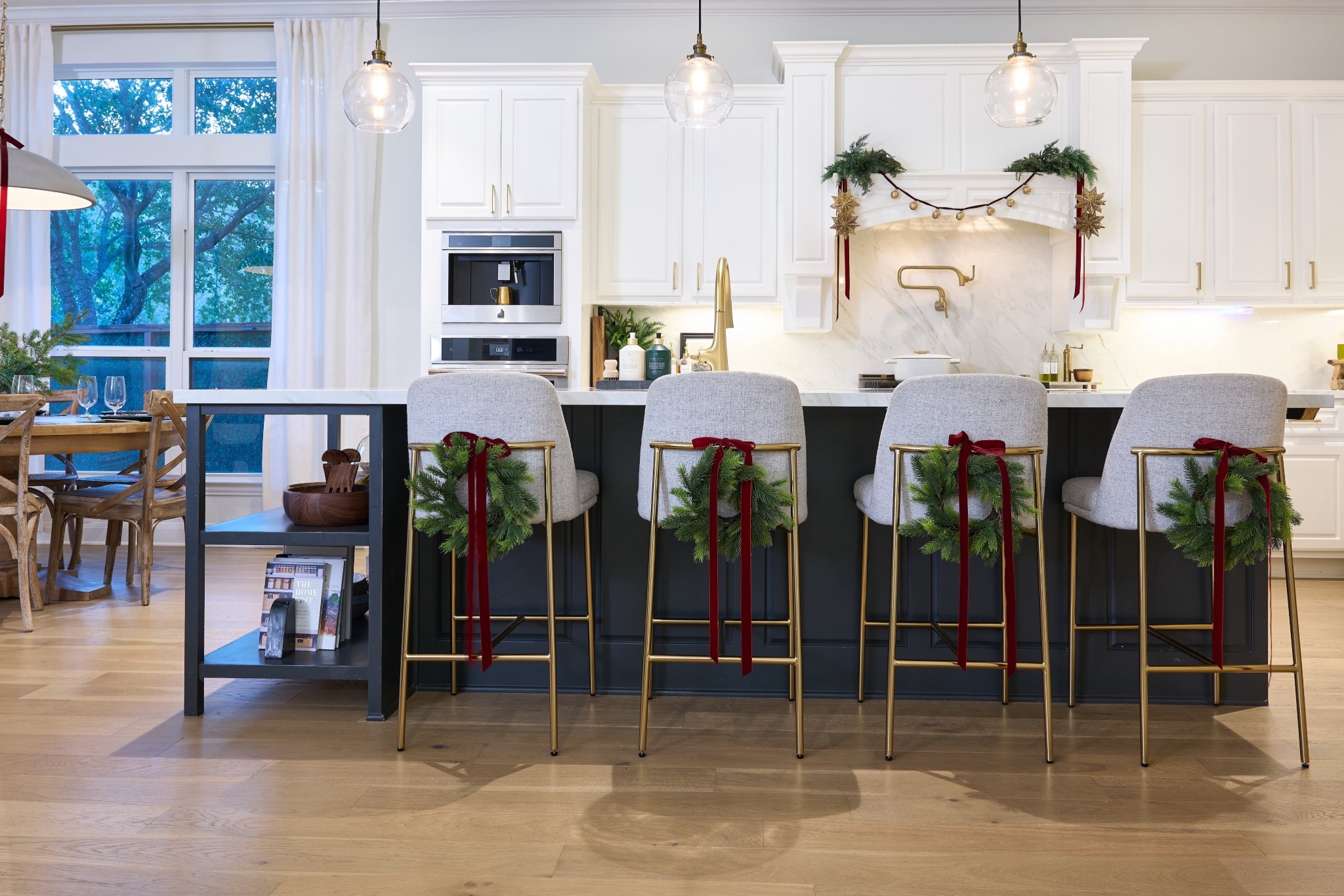 Holiday Kitchen 🌲

Kitchen
Counter stools
Holiday decorr

#LTKHoliday #LTKHome #LTKfoodie