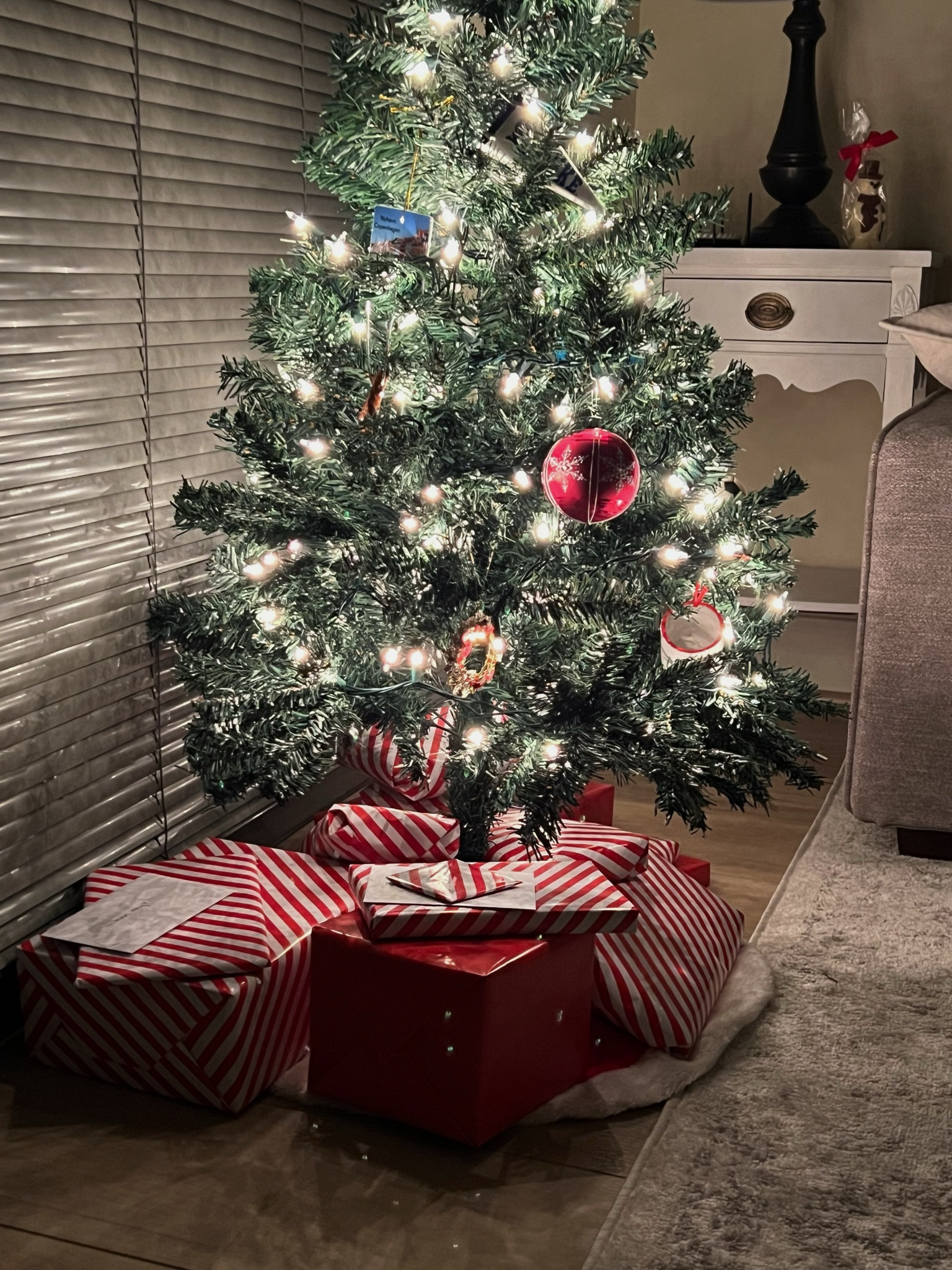 Caroline & I’s first Christmas in DC!! 🏛️🎄 Wanted to share my favorite wrapping paper & the beautiful rug in our living room 😊

#LTKSeasonal #LTKHoliday #LTKFindsUnder100