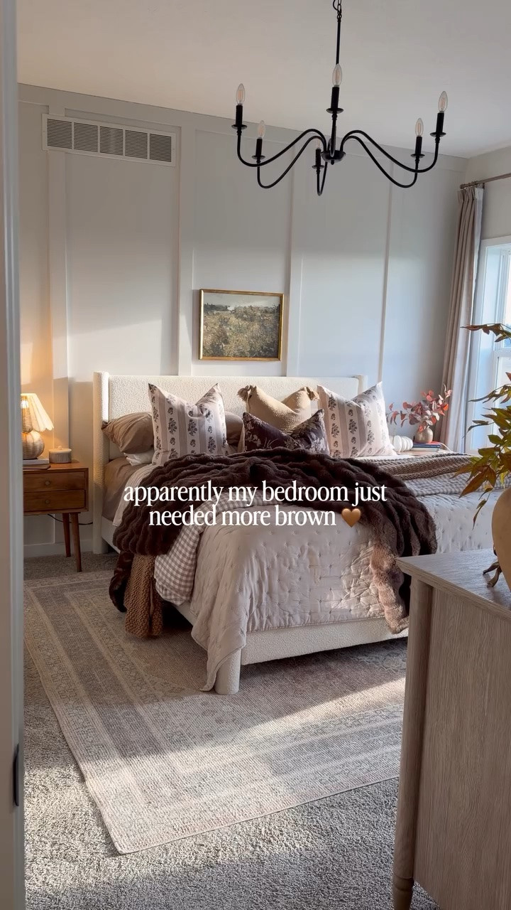 apparently my bedroom just needed more brown 🤎

warm layers, texture + a few little switches and now it finally feels like fall in here.

comment BEDDING and I’ll 💌 you! 

#cozybedroom #fallbedroom #bedroomdecor #cozyhomedecor #warmandcozy