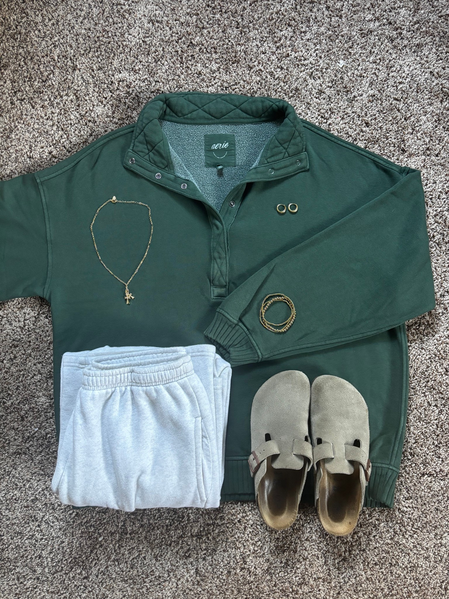 cute aerie sweatshirt outfit in green! 
#blackfriday #ae

#LTKGiftGuide #LTKCyberWeek #LTKSaleAlert