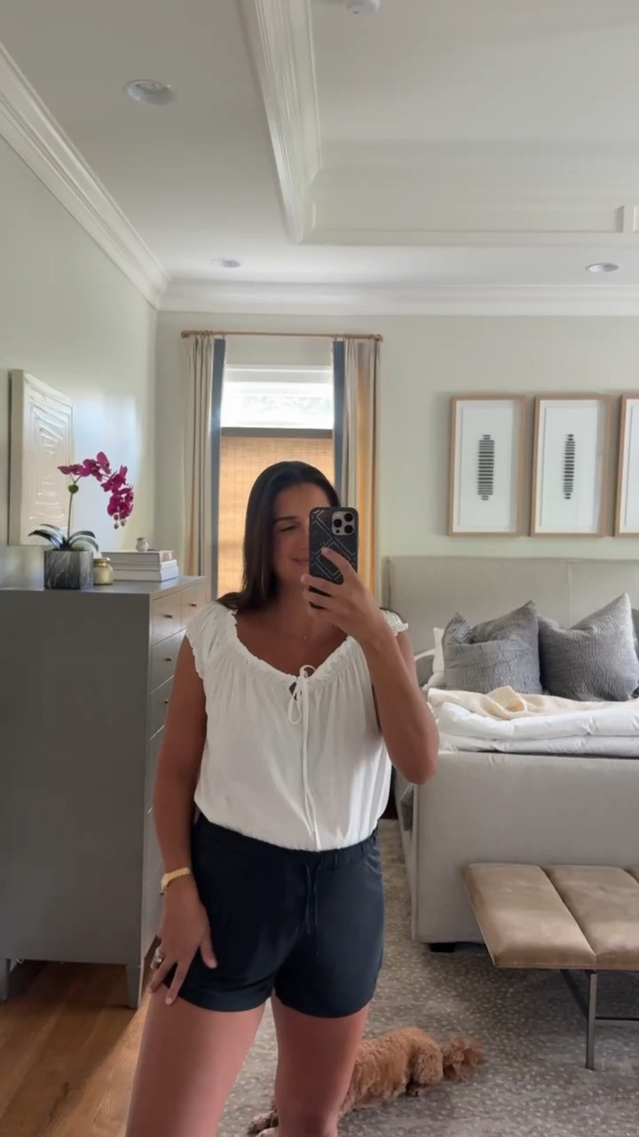 Casual day outfits thats bump-friendly!

tts: medum top sized up in shorts to a large!

bump friendly, bump friendly shorts, bump friendly tops, lounge shorts, summer blouses, comfy wear, Grace White