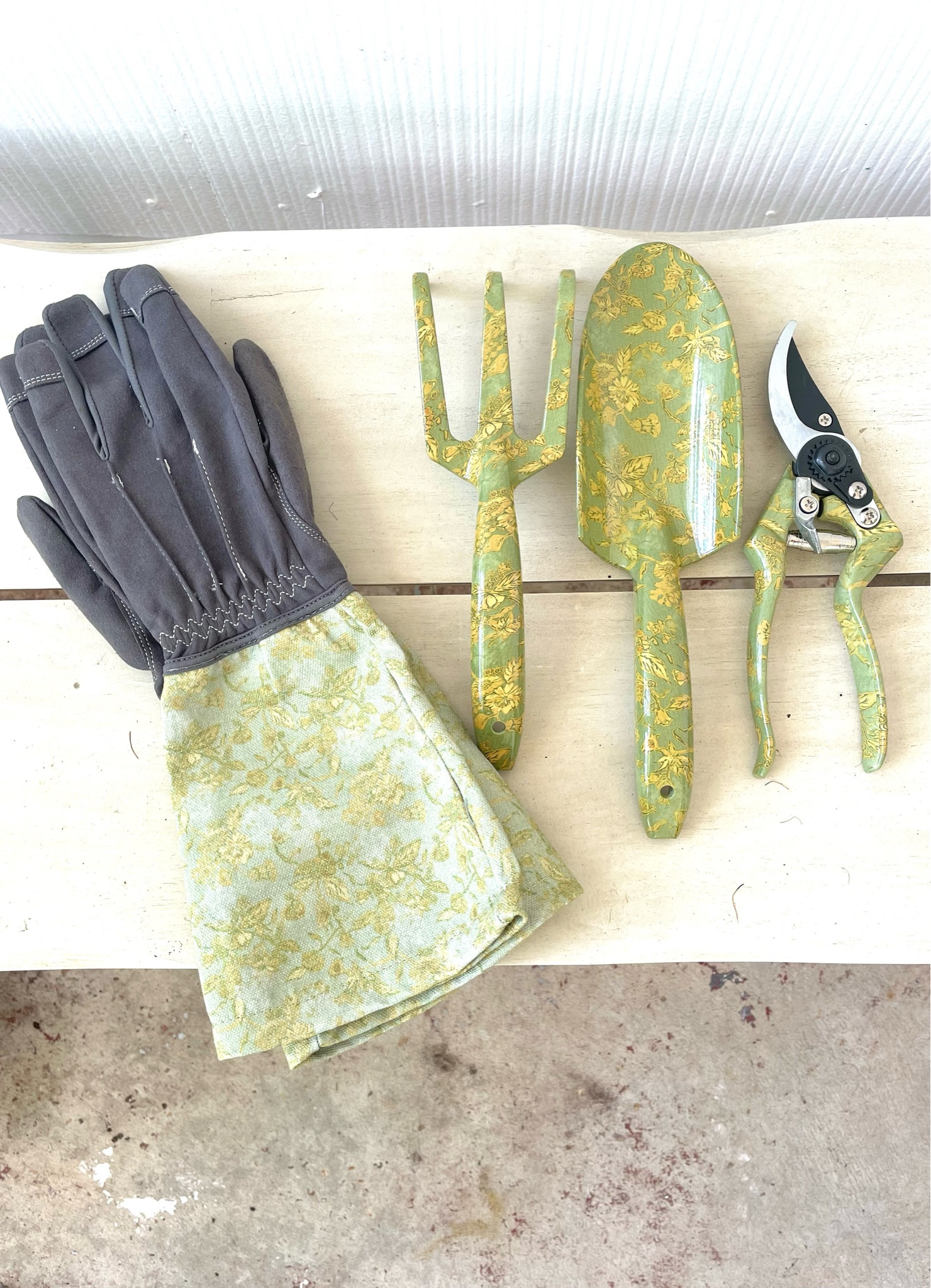 These have made spring gardening that much more beautiful with these gorgeous garden tools.

#garden #gardentools #spring #floral #frontporch  #southern

#LTKunder50 #LTKSeasonal #LTKhome