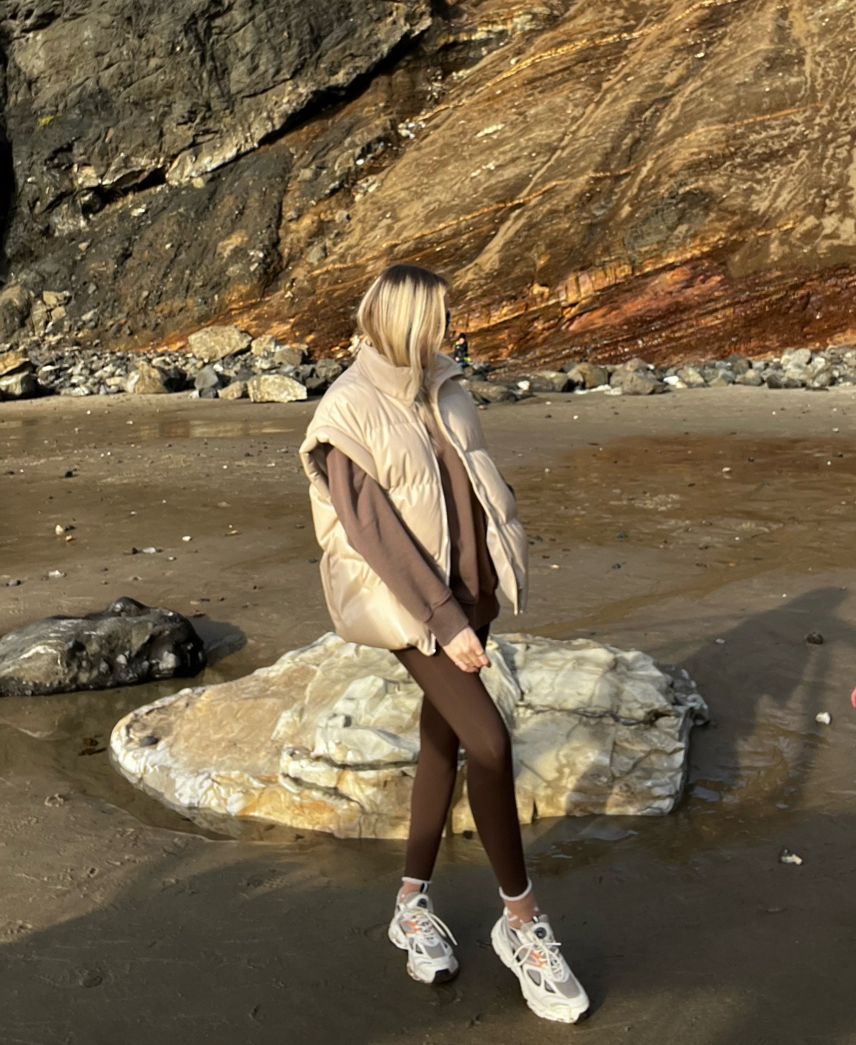 Brown Beach Vibes 🤎 Storets Destiny Puffer Vest is currently sold out 🥲 but I found a great dupe from Forever 21 for only $40! 😍 Happy shopping! 💕

#LTKfit #LTKfamily #LTKSeasonal