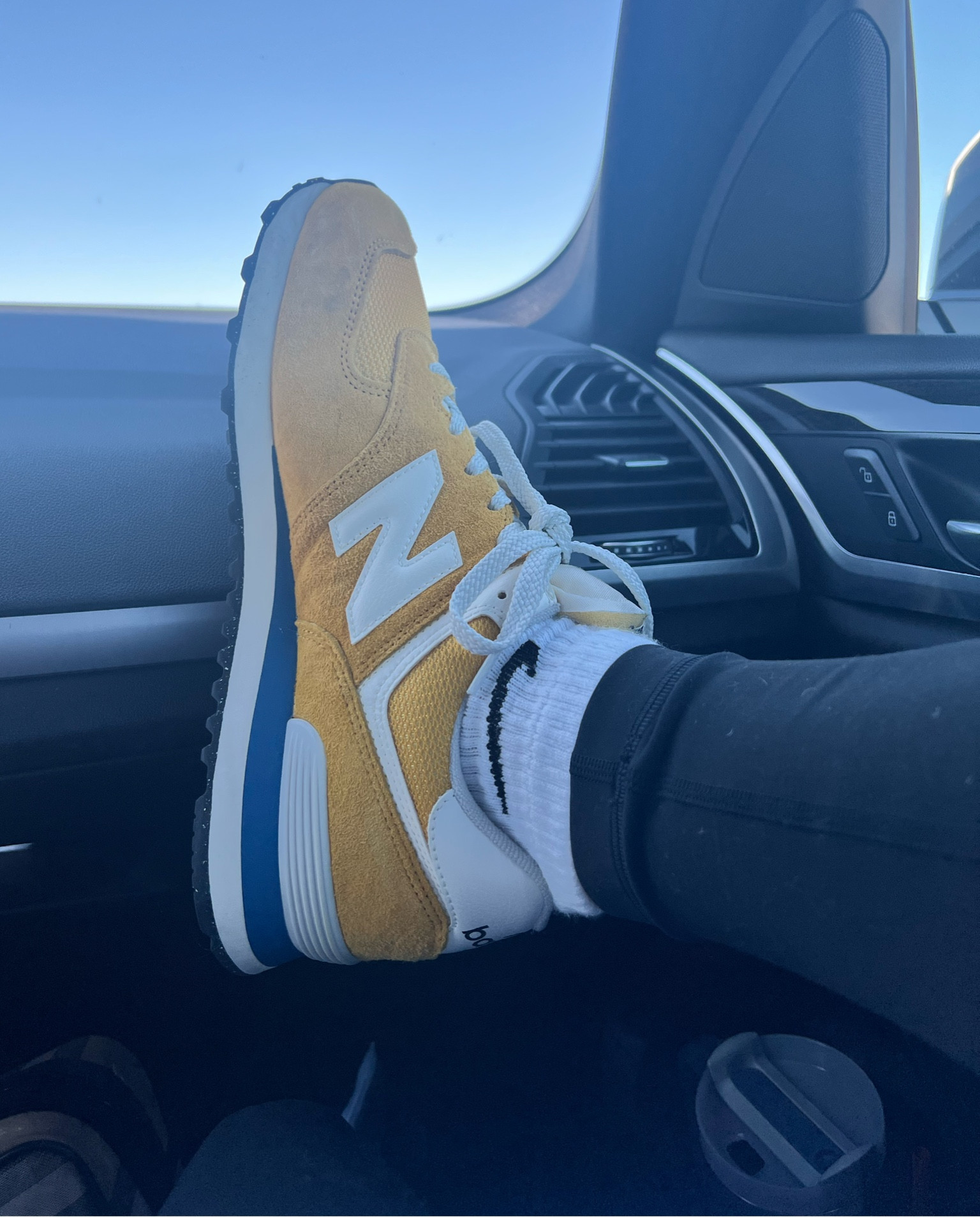 LOVE 😍
THEY RUN A BIT SMALL (I size up 1/2 size)
Very comfy!
Lots of color options 👍🏻