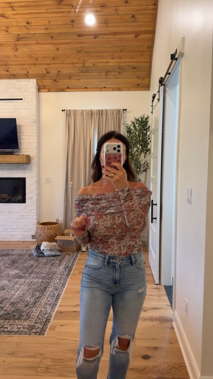 This gorgeous top is only $38 today 
IM IN LOVE!!!! ￼@VICI

#LTKgrwm #LTKmomlife #LTKootd
