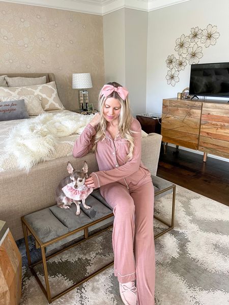 This pajama set is so soft and cozy!

Dog bandana, pink pajamas, slippers

#LTKSeasonal #LTKunder50 #LTKstyletip