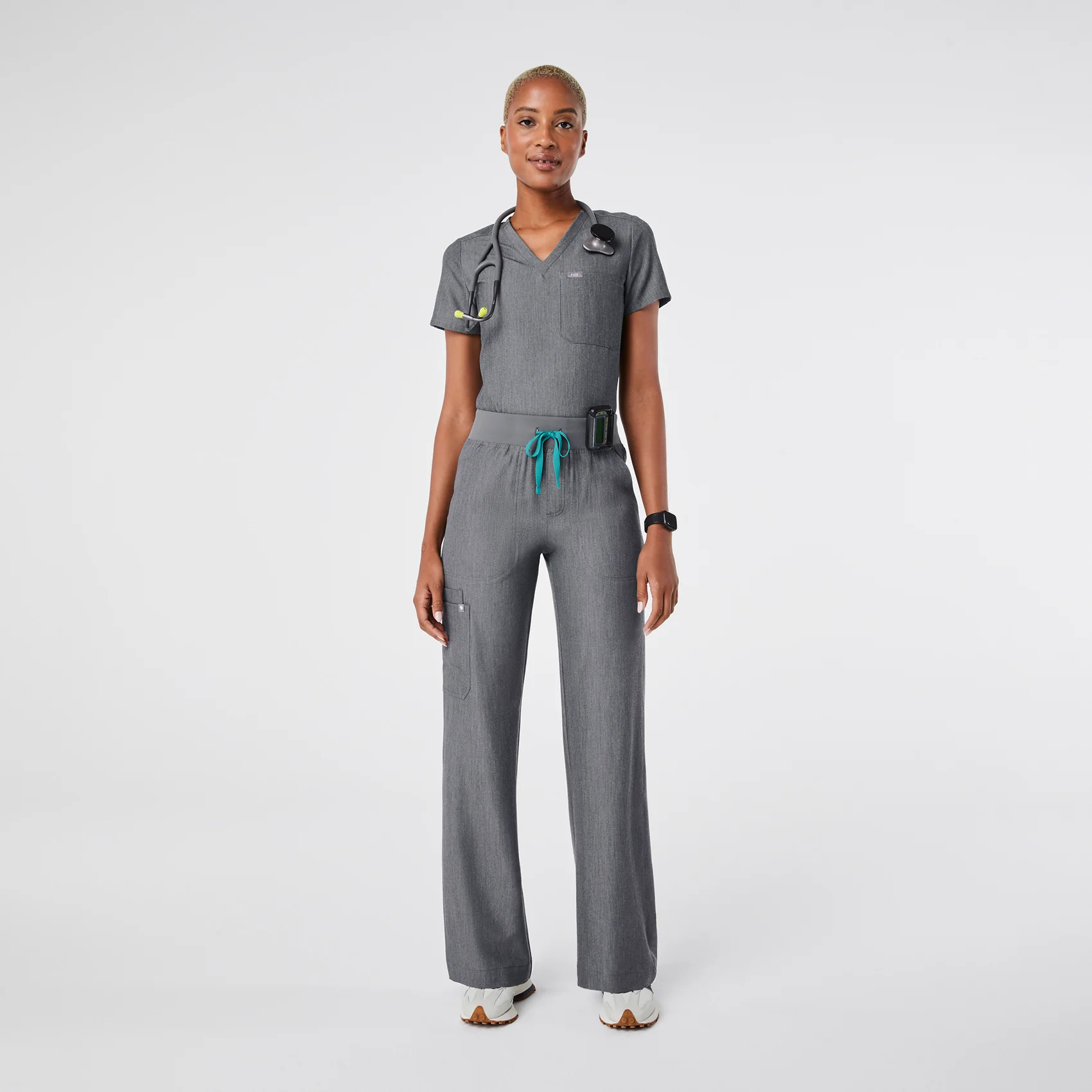 Women’s High Waisted Isabel Wide Leg Scrub Pants - Graphite · FIGS | FIGS