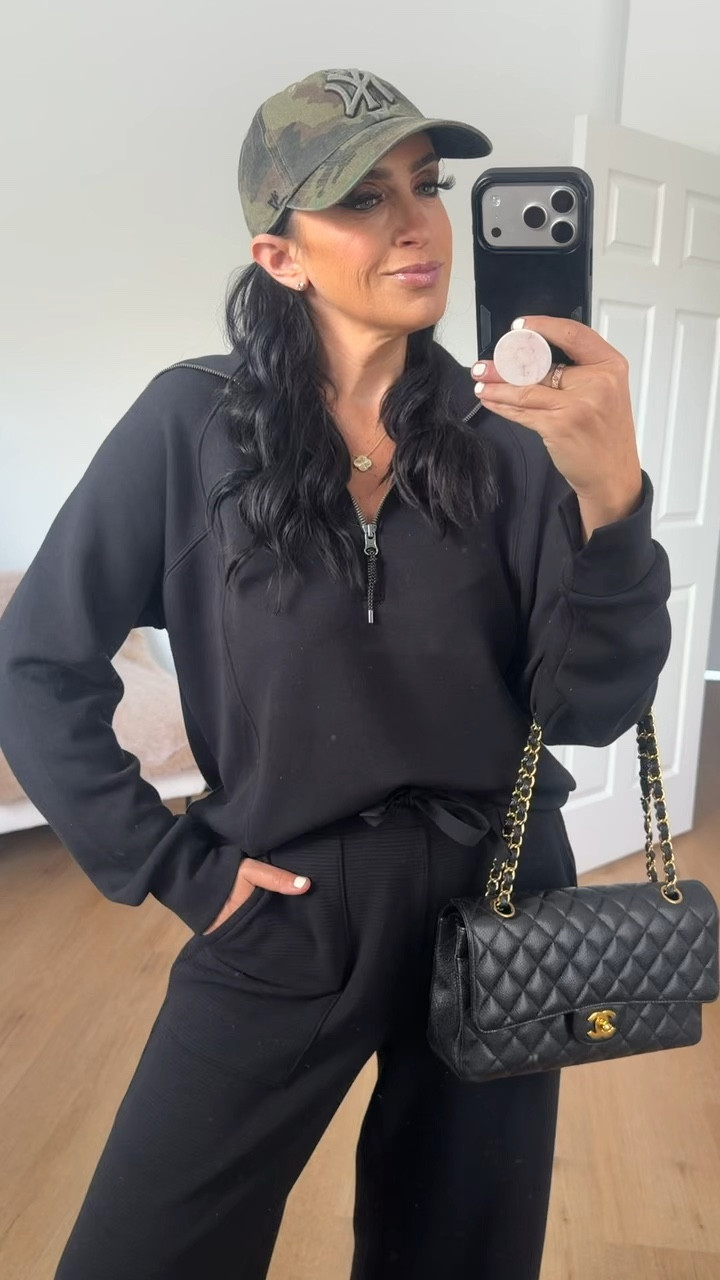 Spanx Air Essentials Half Zip - I’m wearing a size medium.
Spanx Air Essentials French Rib wide leg pants - I’m wearing a size small.