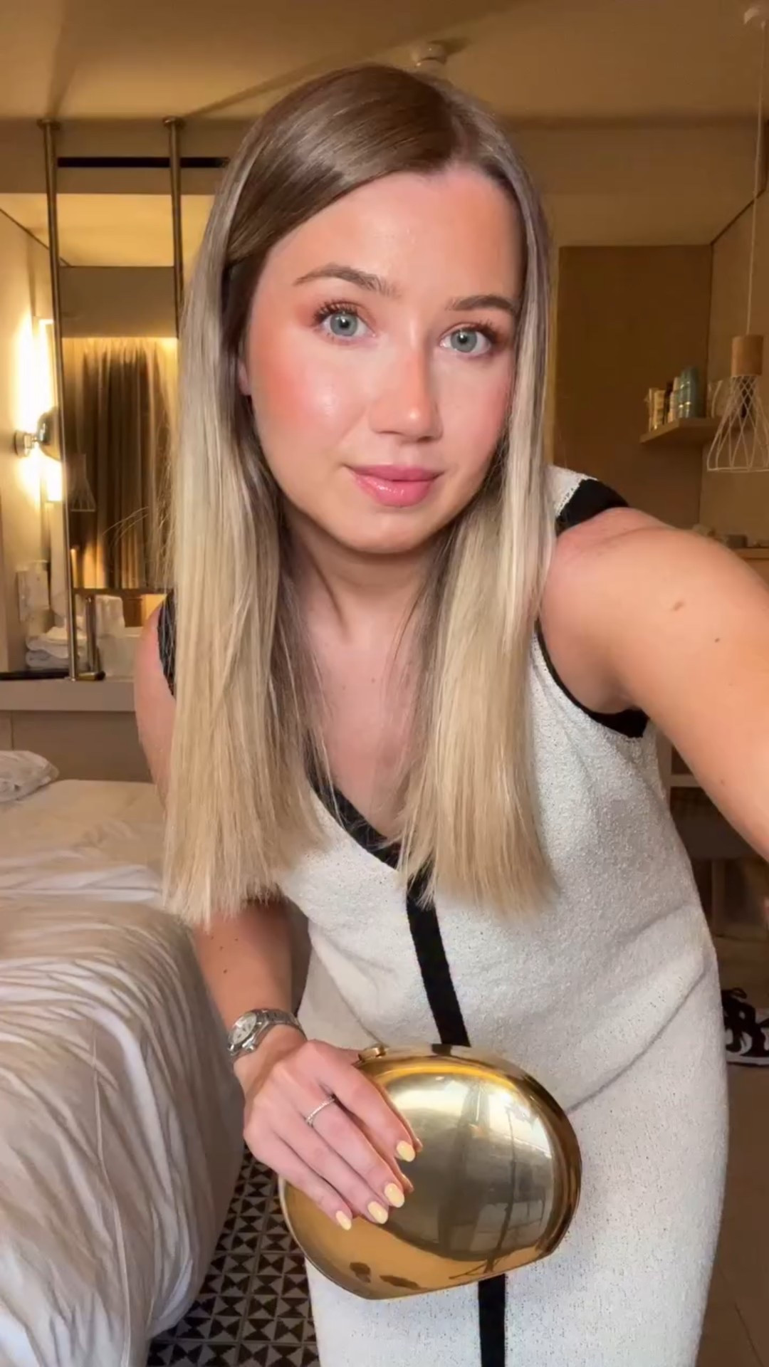 The comfiest holiday outfit! Too pretty not to wear for a night out before I wear it poolside, right?! 

📌

#holidayoutfit #holidayoutfits #holidayootd #summeroutfits