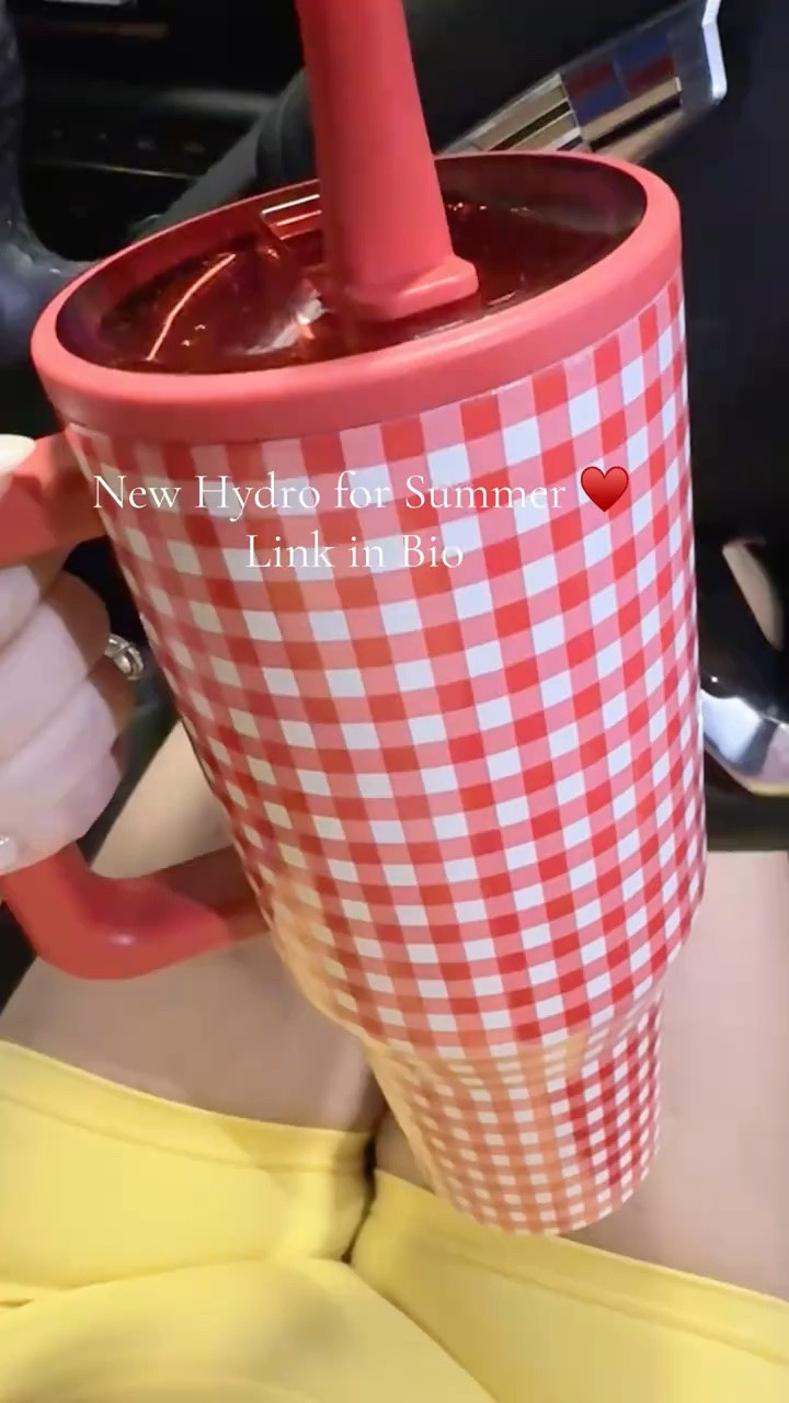 New Hydro for Summer ♥️🍓

#HydroJug
#HydrationGoals
#SummerEssentials
#StayHydrated
#WaterBottleMustHave