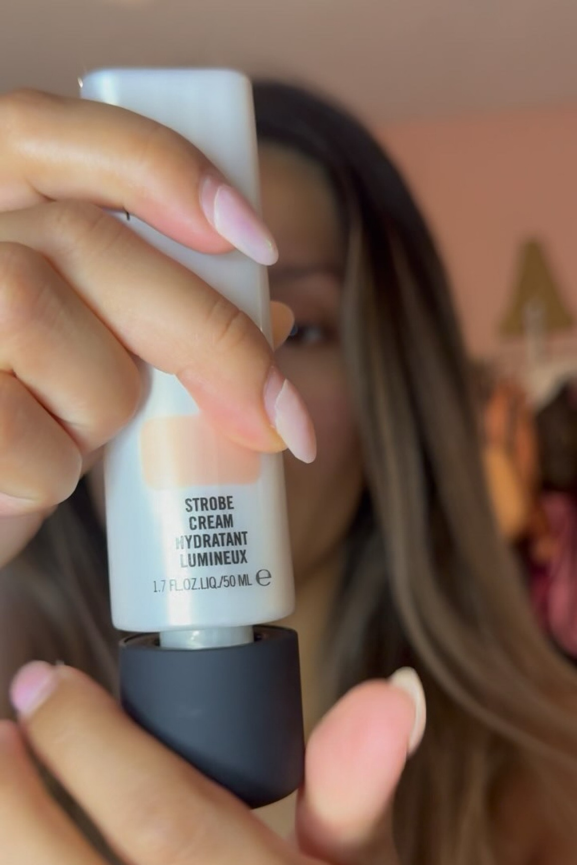 Peachlite for a warmer skin tone or warmer (more bronze/apricot) overall effect

Can be used as a moisturizer, mixed in with your foundation or even as a glow 😉

Wearing shade: Peachlite 🍑

#GiftedByMACCosmetics #pearlskin #etherealglow #litfromwithin #prettypearl #MACStrobeCream #MACTrend 
#beauty #beautycontent #MACcosmetics