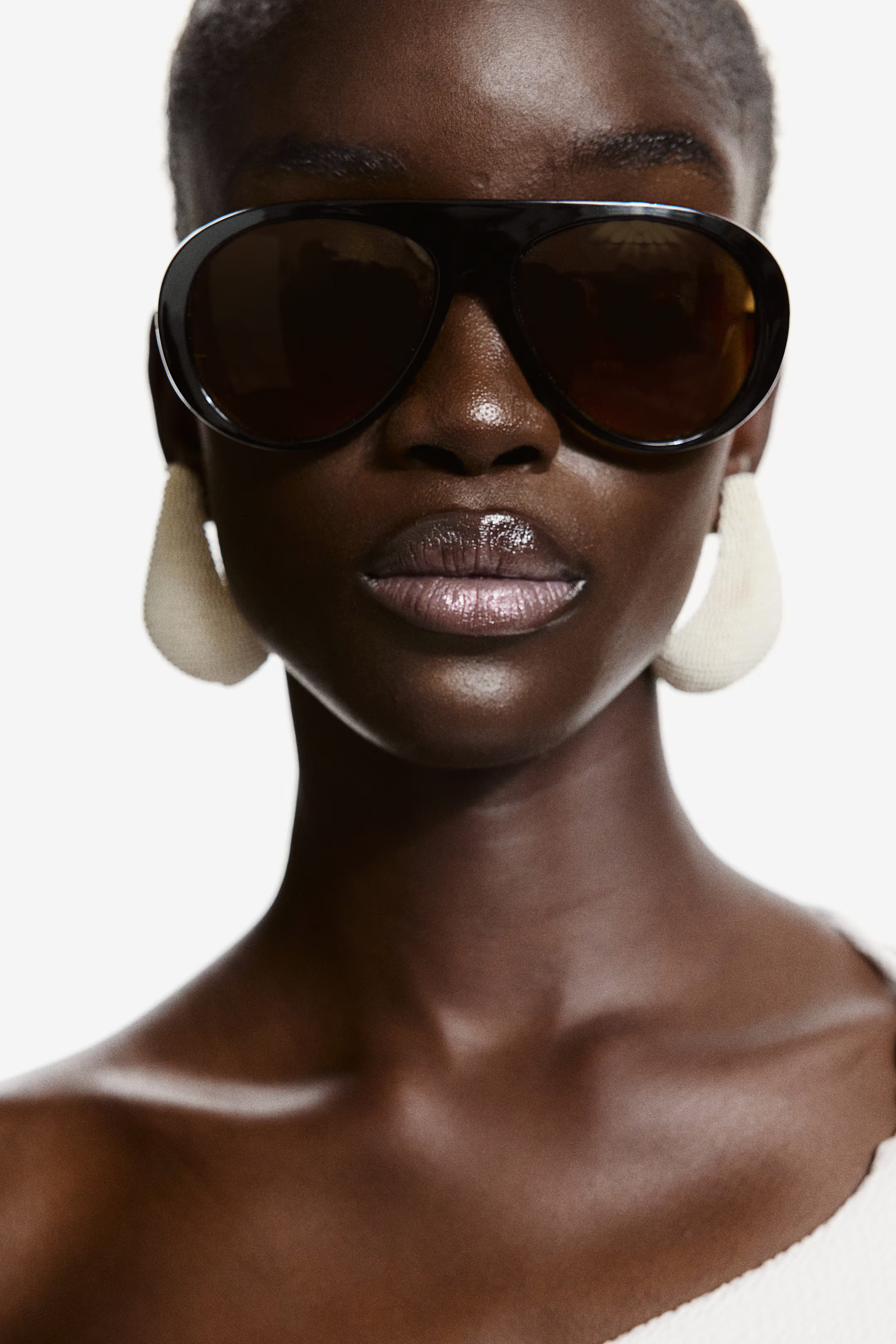 Sunglasses | H&M (UK, MY, IN, SG, PH, TW, HK)