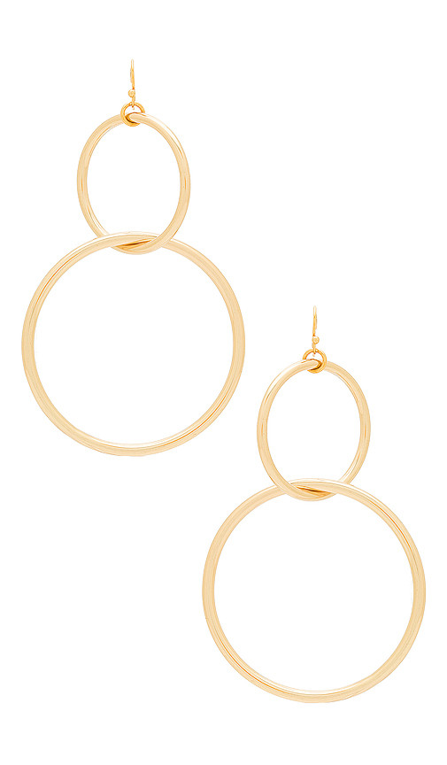 Vanessa Mooney The Interlocking Hoop Earrings in Metallic Gold. | Revolve Clothing (Global)