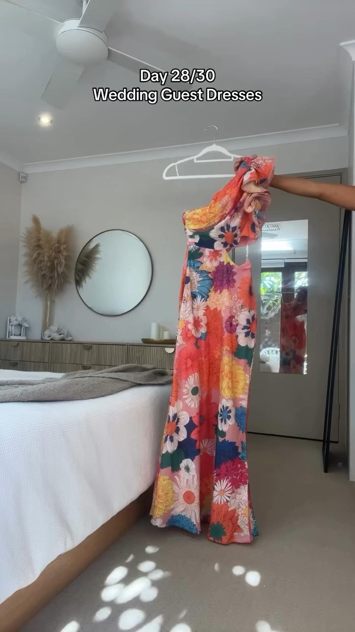 Day 28/30 Wedding Guest Dress Inspo 🌸🌼

Would you wear florals to a wedding? 

Use code”LUCY10” for 10% off! 

@billy_j_boutique #WeddingGuestDress #billyjboutique #promdress #prominspo