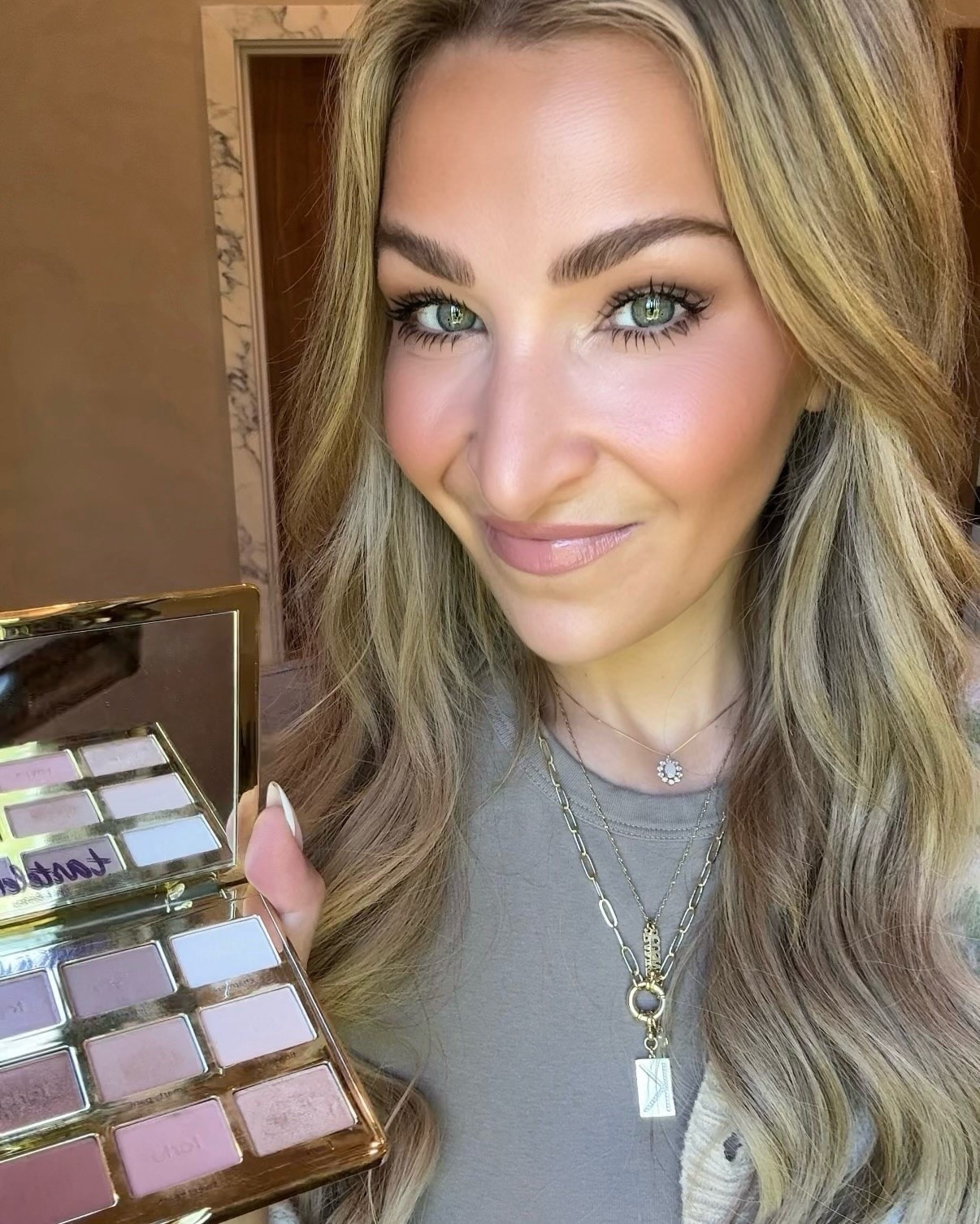 The perfect eye shadow palette! I use it everyday. ✨
