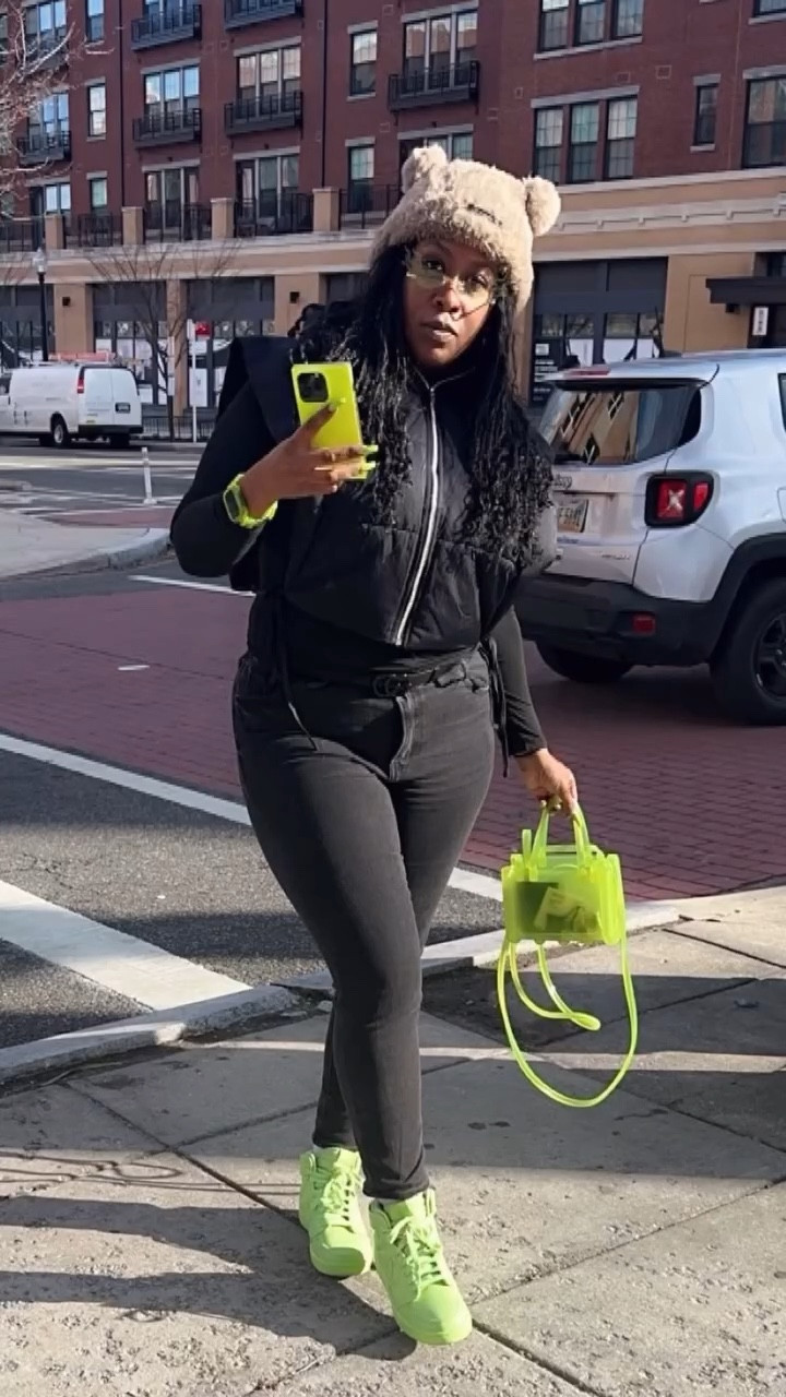 The color was 💚 . Purse @telfarglobal 💚 Vest @amazon 💚 Shoes @billieeilish and @nike 💚 Jeans @express 💚 Hat @sheinofficial 💚 Nails @im_xxgorgeouss 💚 Shades @houseofdash 💚 Belt @gucci #fyp #kalaceyexplainsitall

#LTKootd #LTKdayinmylife