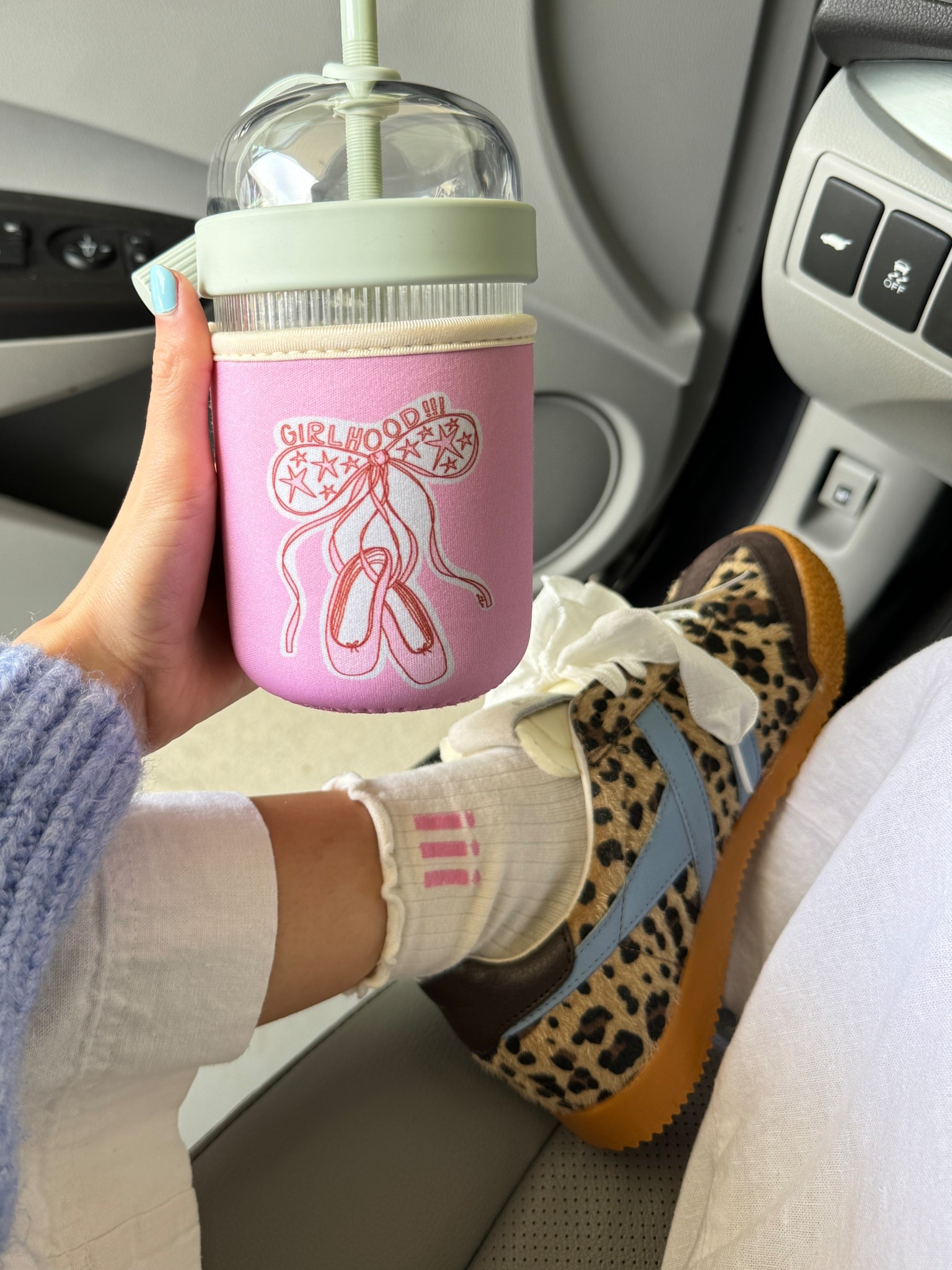 My FAVORITE sneaks finallyyy restocked. They’ve been sold out since Christmas so I had to post for you girls! They run TTS! Laces/shoe charms are sold out but linking similar vibes! 