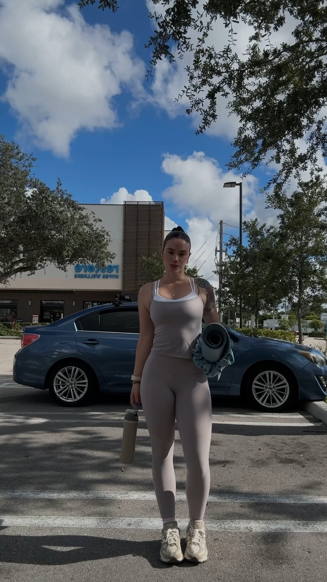 Top: 4/S
Sport bra: 4/xs
Leggings: 4


#LTKActive #LTKStyleTip #LTKSaleAlert