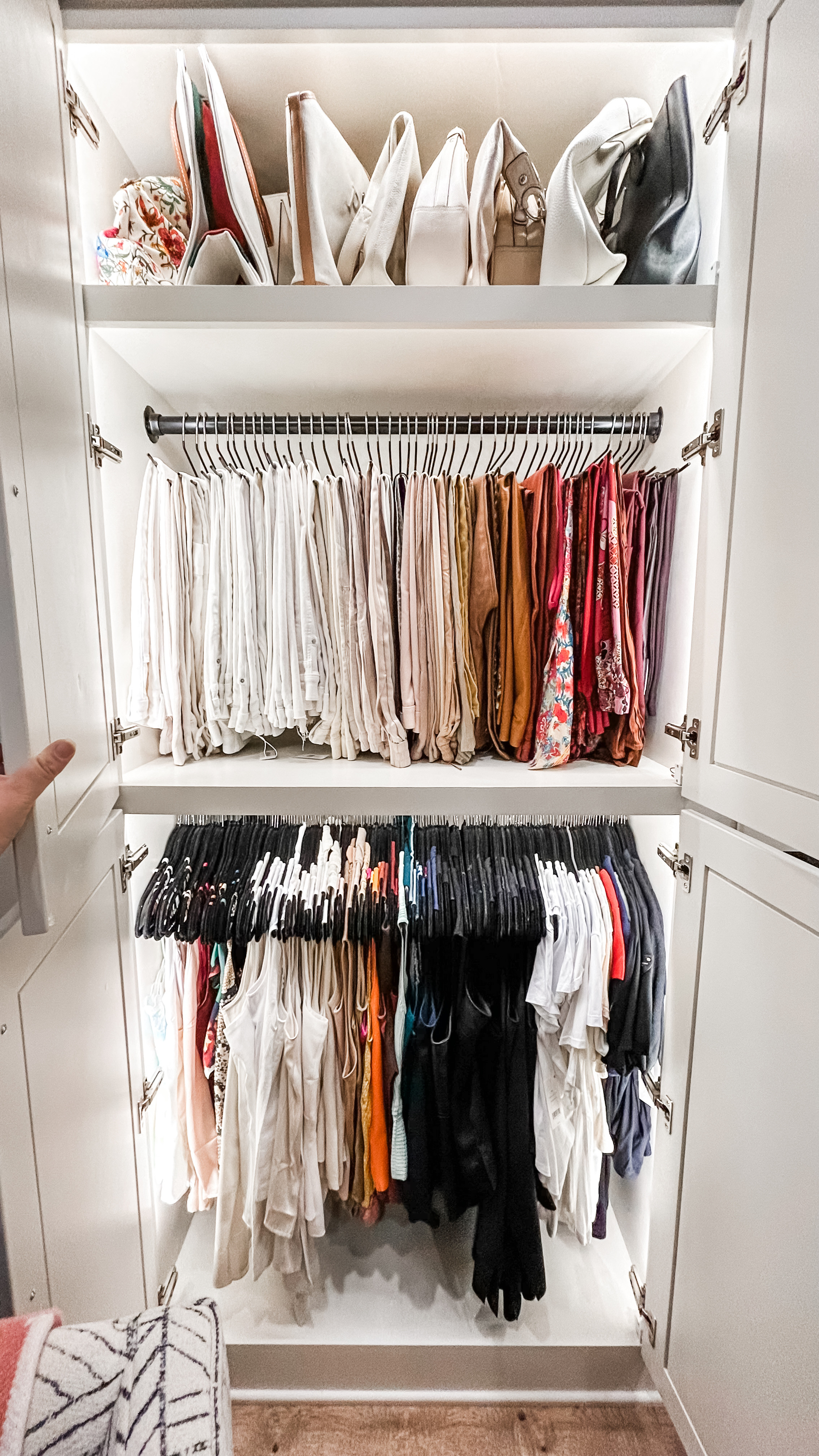 Editing and organizing your closet makes it clear what you like to wear. This wardrobe is so light and airy and our client can see exactly what she's got and can choose her outfit easily! 

 