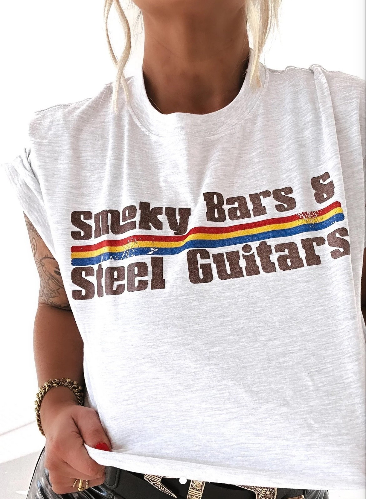 🤠 SMOKY BARS & STEEL GUITARS 🤍
Because nothing beats a classic vintage tee moment — effortless, edgy, and perfectly country-cool. Style it with denim, leather, or cutoffs for that lived-in look we all love 🔥

Linked this exact tee in my LTK — it’s one you’ll wear on repeat 🎸✨

#CountryStyle #GraphicTee #LTKFashion #VintageVibes #LTKlinkinbio #WesternStyle #OOTD #LTKFinds #TrendAlert