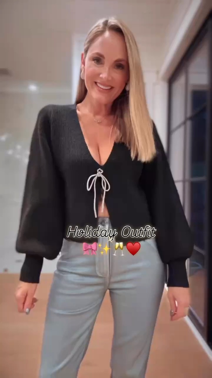 Loving these holiday outfits! Great gifts for her! 🩷🎄🎀

#LTKHoliday #LTKStyleTip #LTKGiftGuide