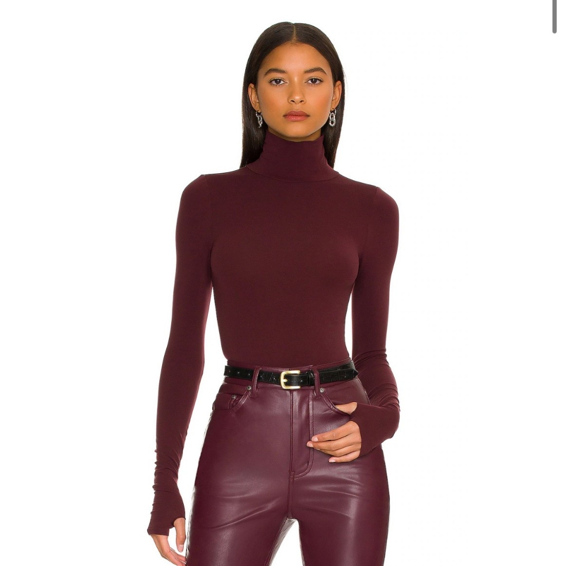 One size. It fits so incredible, I have it both in brown (copper) and black! 

#LTKTall #LTKHoliday