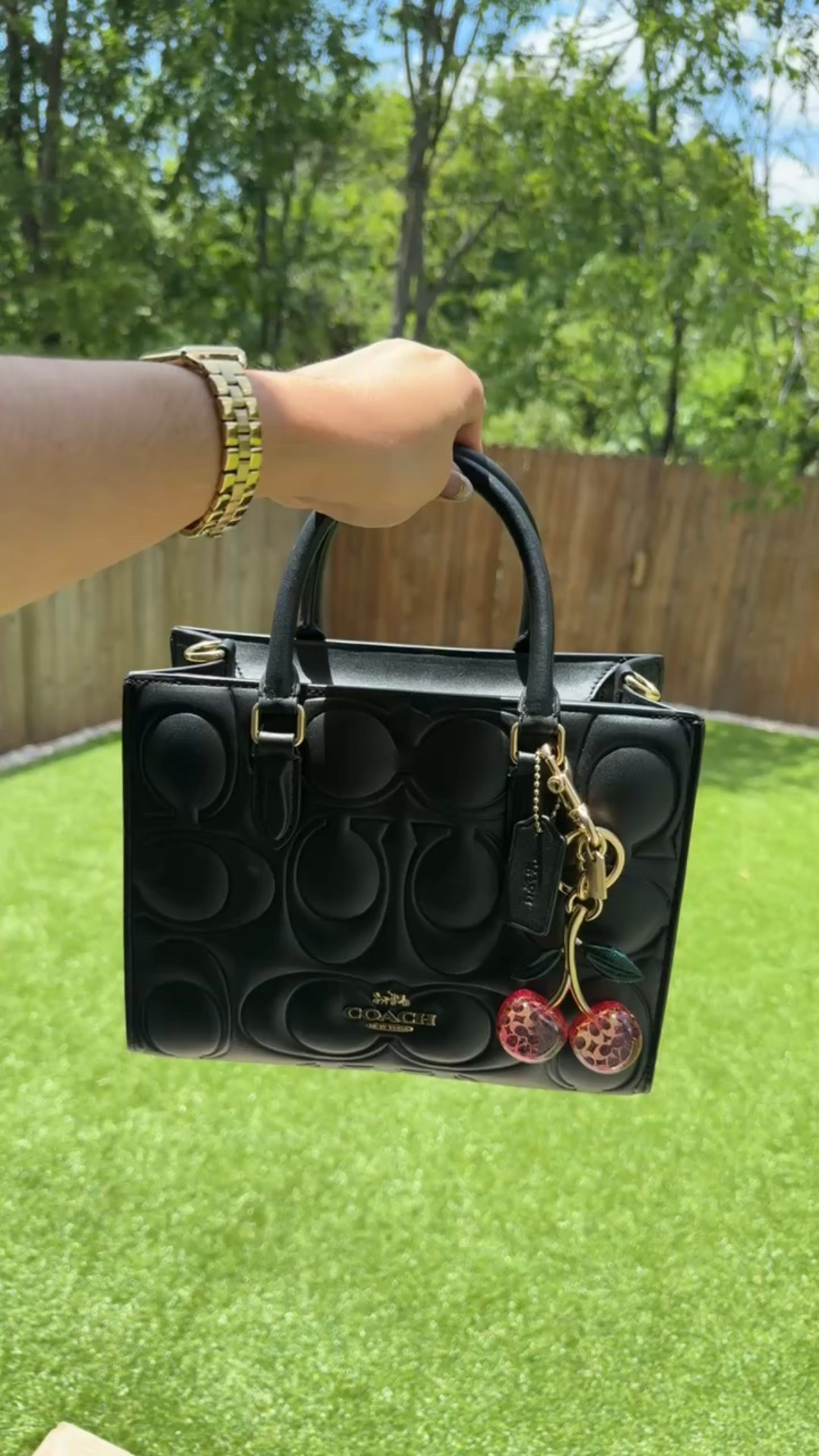 💘 LA BOLSA PERFECTA SÍ EXISTE 💘
La Coach Maggie está en oferta y es IDEAL para San Valentín 😍👜

🎁 Regalo perfecto
👗 Combina con todo
💸 Precio que casi nunca se ve

⚠️ OJO:
Cuando se agotan los colores, NO regresan 

#LTKootd #LTKgrwm #LTKValentine