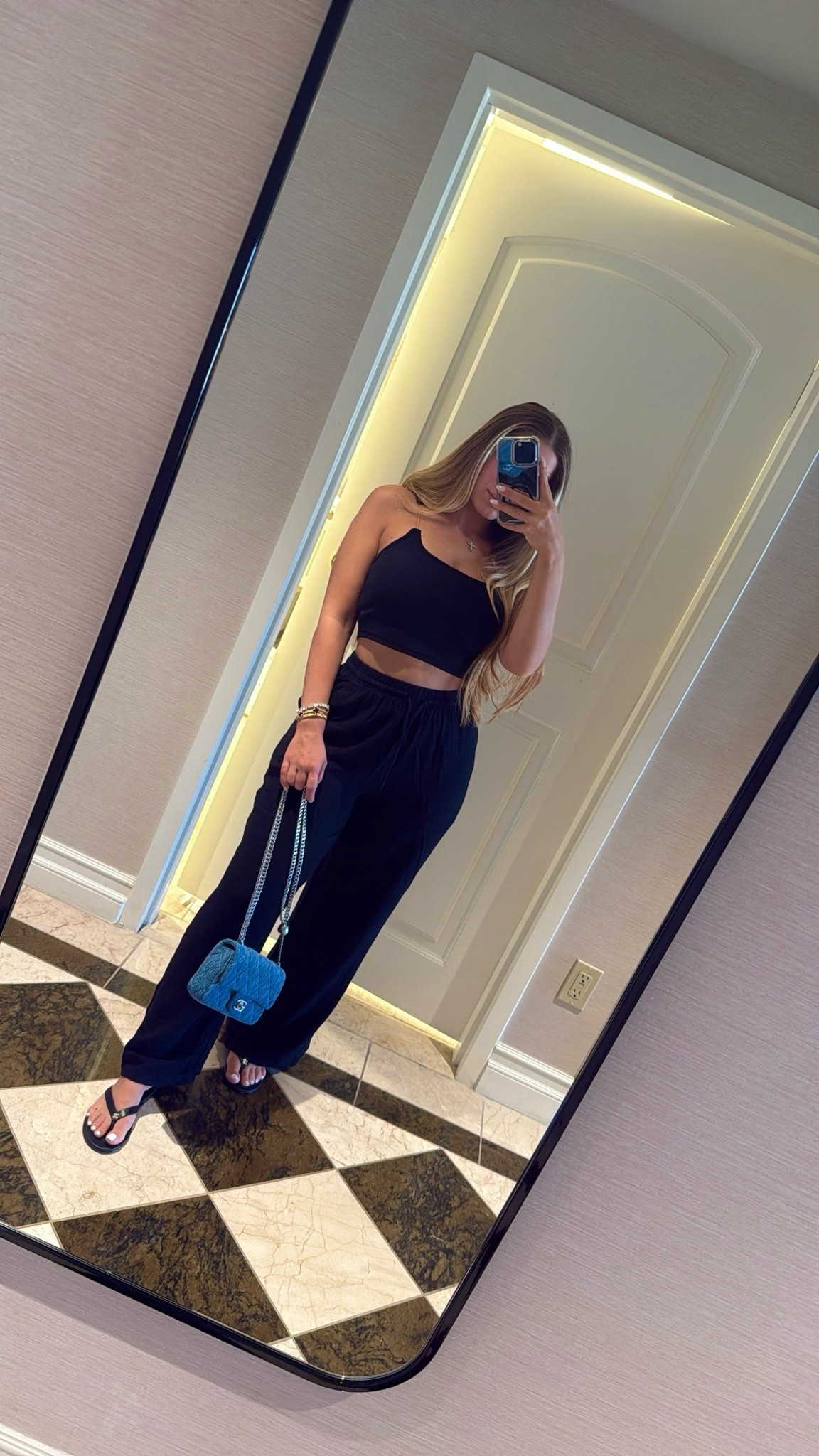 VEGAS OOTD -  Comfy lunch outfit 🖤

#LTKootd #LTKgrwm #LTKTravel