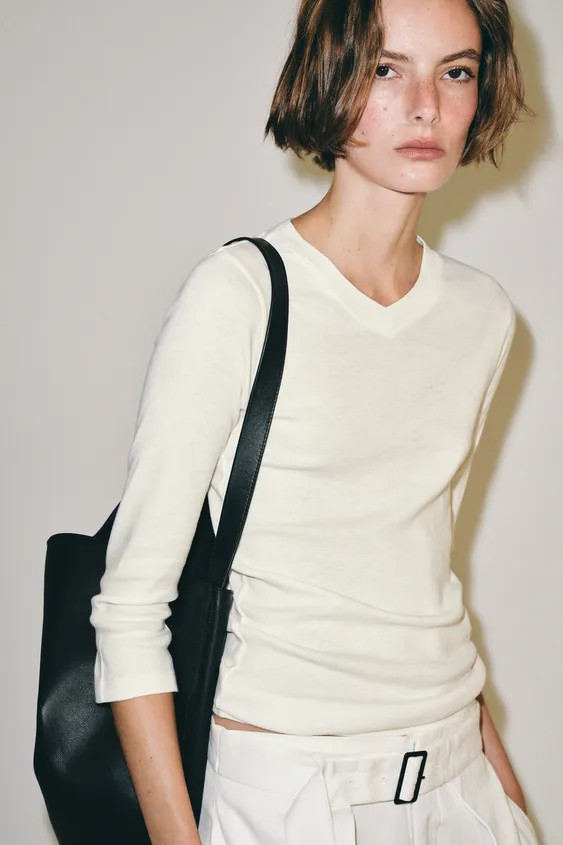 REGULAR FIT - V-NECK - STANDARD LENGTH - ELBOW-LENGTH SLEEVES. T-shirt made with cotton yarn. Fea... | Zara US