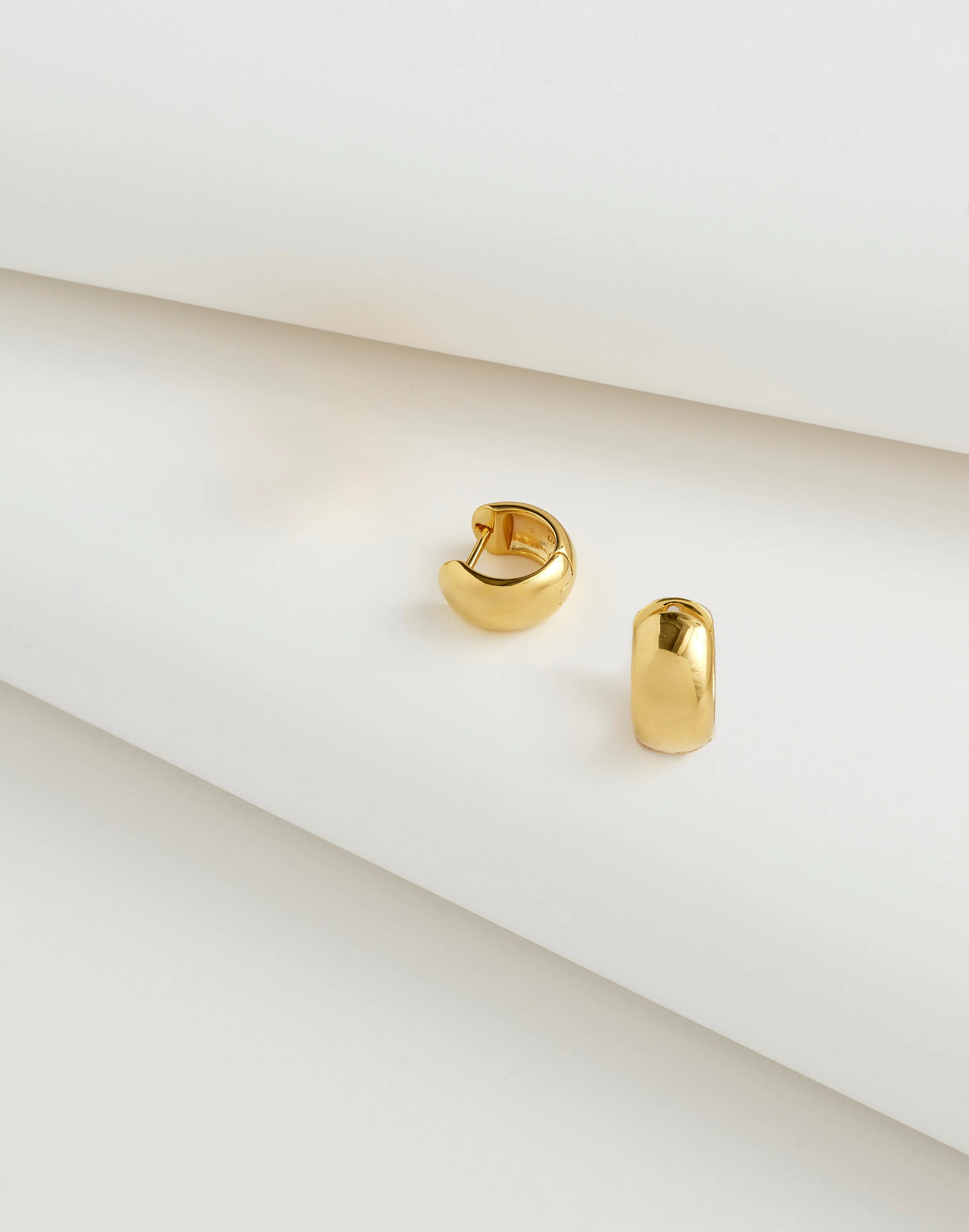 Demi-Fine Chunky Huggie Hoop Earrings | Madewell