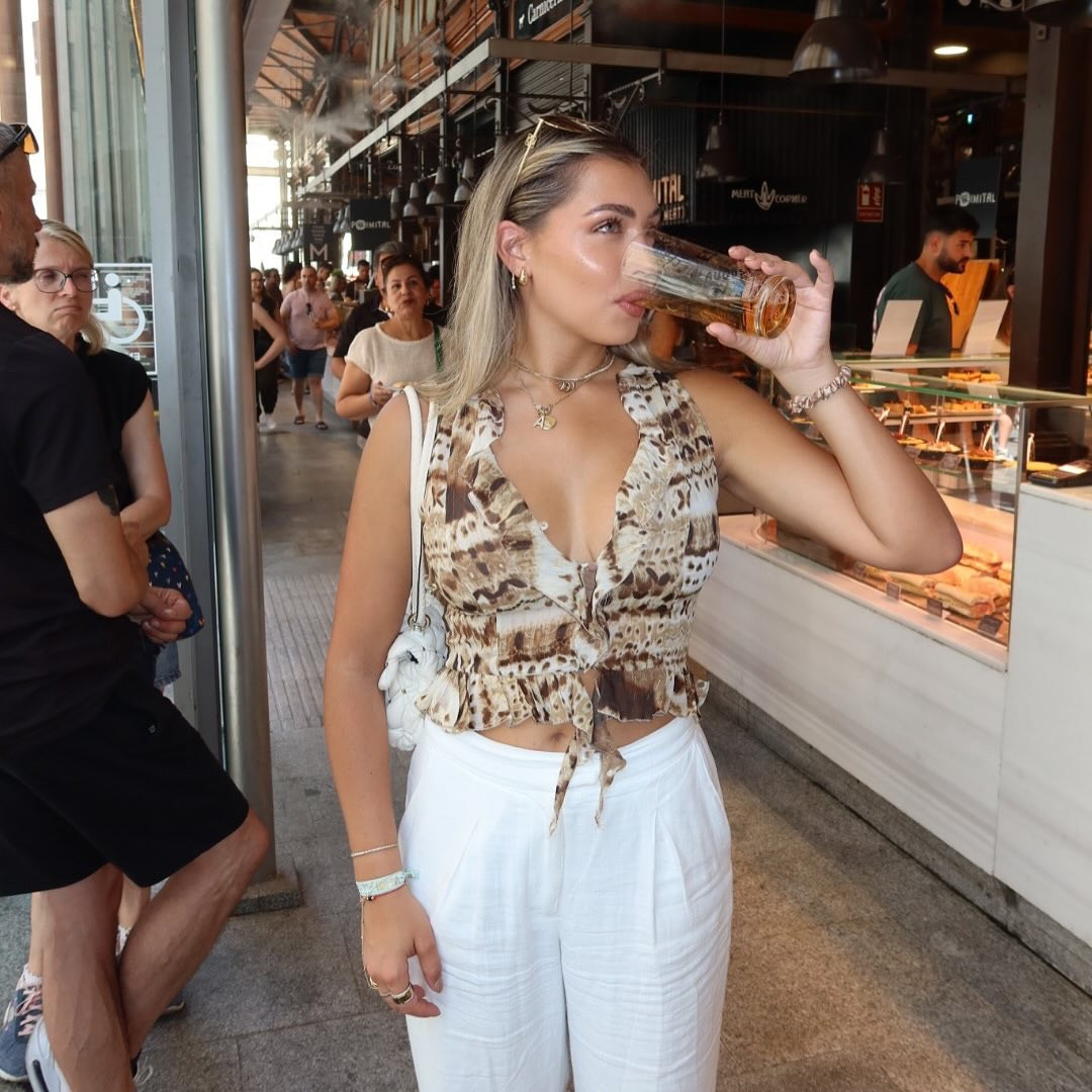 We came. We snacked. We siesta’d. 🇪🇸🥘🛌

Spain outfits 
Madrid travel 
Princess Polly 
White linen pants 
Zara top 
Loewe sunglasses 
Valentino spikeme rock stud purse 

#LTKSeasonal #LTKTravel #LTKStyleTip