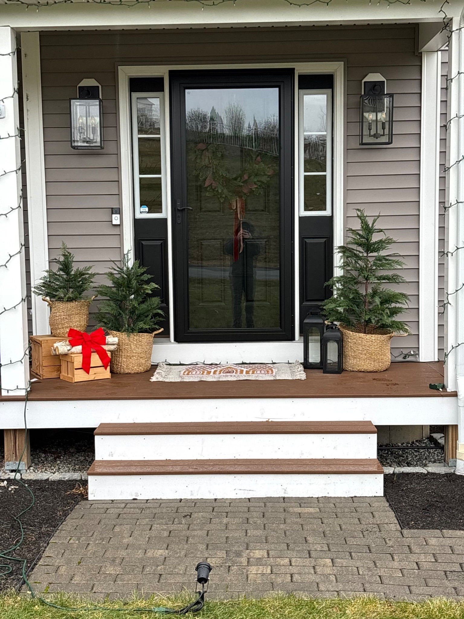 Christmas porch 
Christmas porch decor 
Porch decor winter 