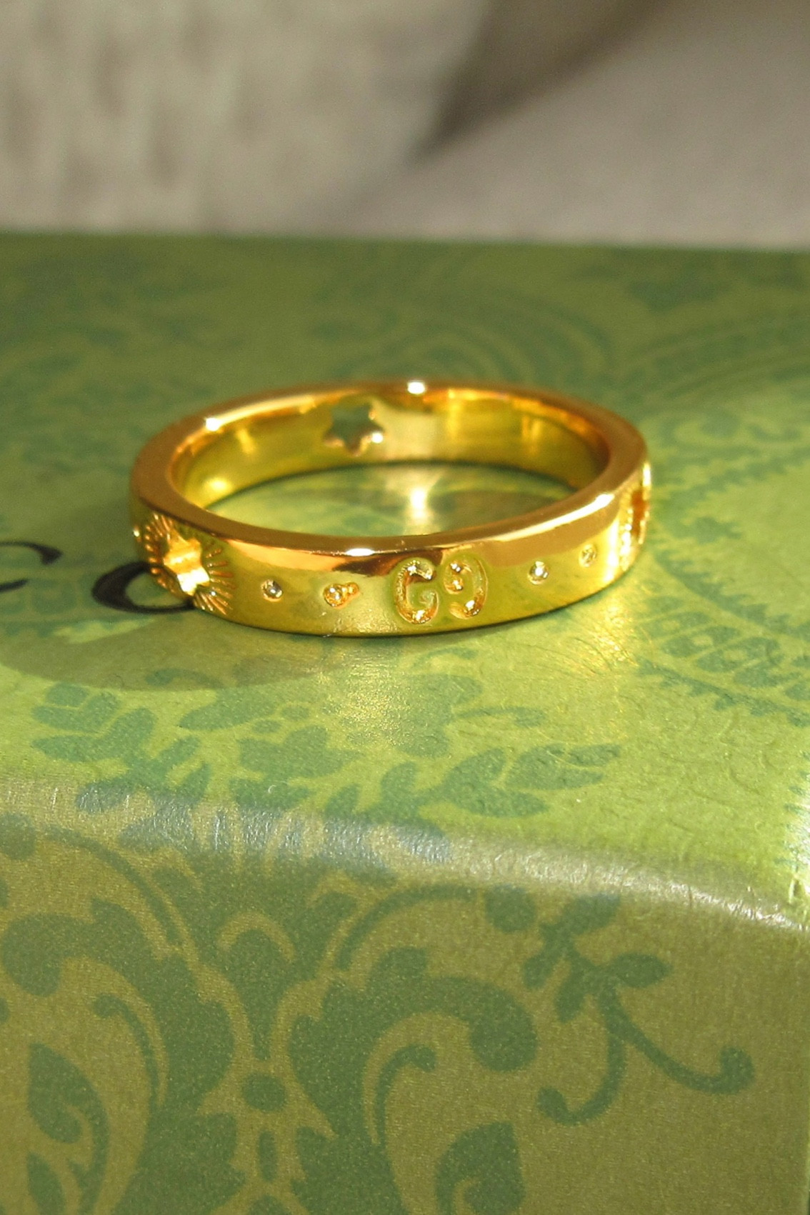 gucci icon yellow gold ring with stars ✰

#LTKFindsUnder50 #LTKBeauty #LTKFindsUnder100