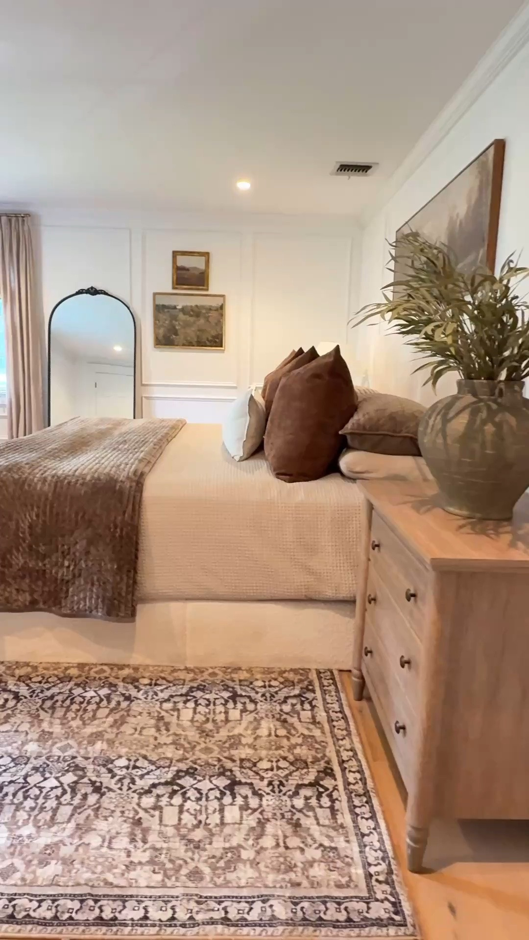 #ad Loving my new area rug from @joonloloi Fall 2026 Collection. It’s incredibly soft and I love how cozy it is. 

Shown: Anya Cloudpile Printed Rug in Coffee (9’6” x 13’6”)
