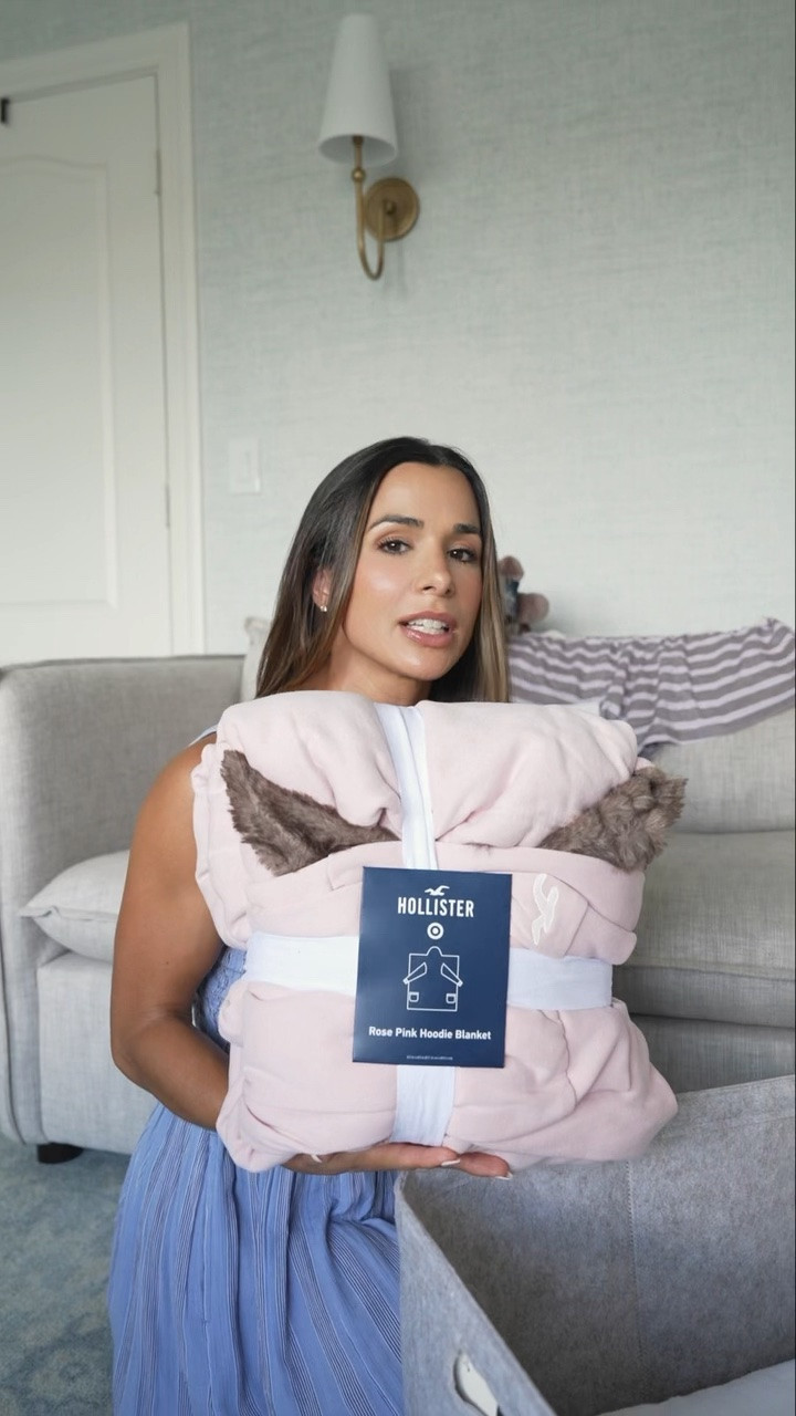 If you’re getting a college bound kid ready for move-in, don’t sleep on the new Hollister Collection at Target! From cozy bedding to cute dorm essentials, it’s everything you need to turn their space into a home away from home. @Target #Target #TargetPartner #Ad