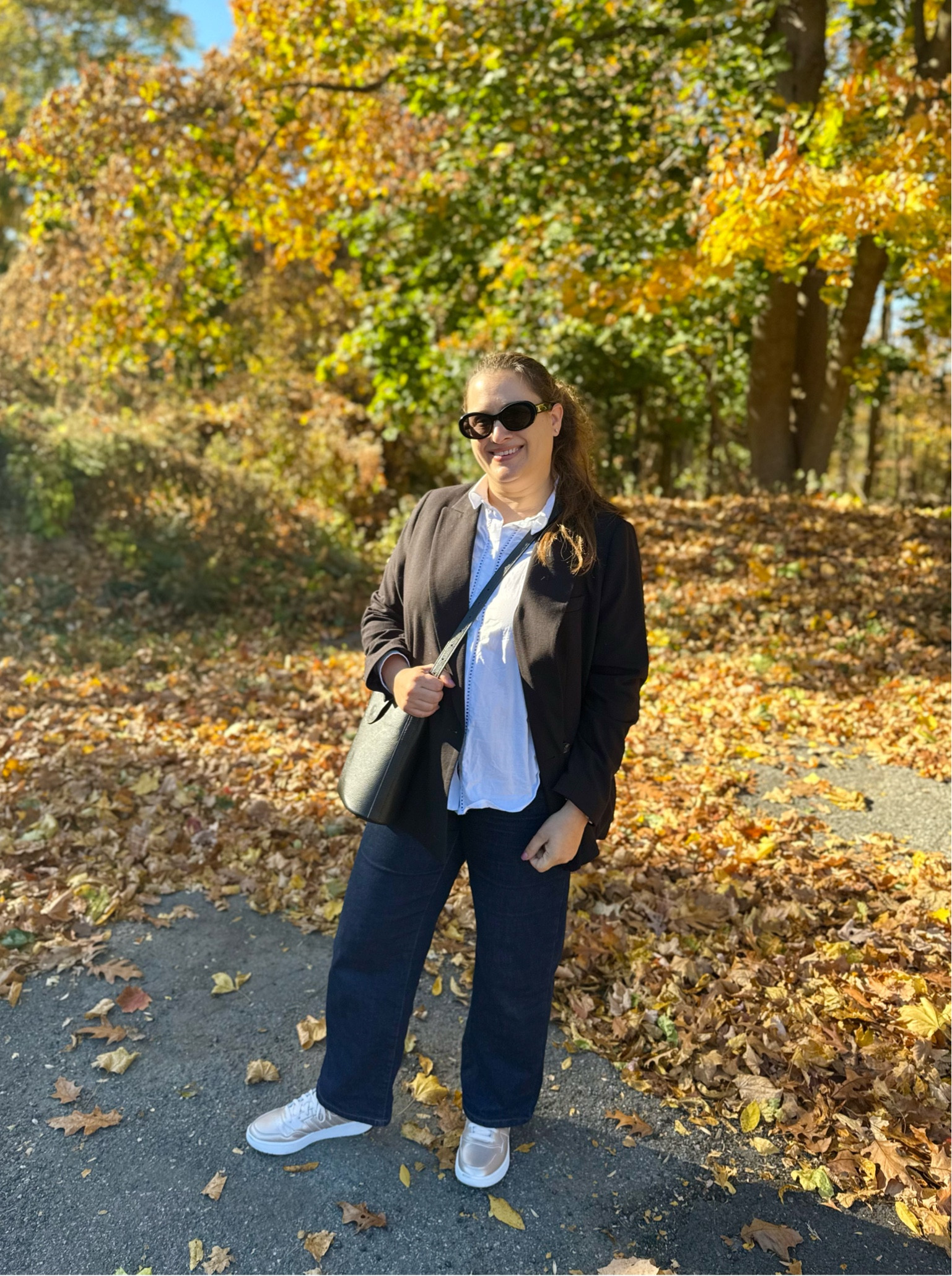 Oversized blazer & jeans with rose gold sneakers 

#LTKMidsize #LTKStyleTip #LTKShoeCrush