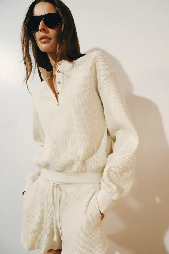 Jumper crafted from a main cotton yarn fabric. Round neck and long sleeves with cuffs. Contrast b... | Zara US