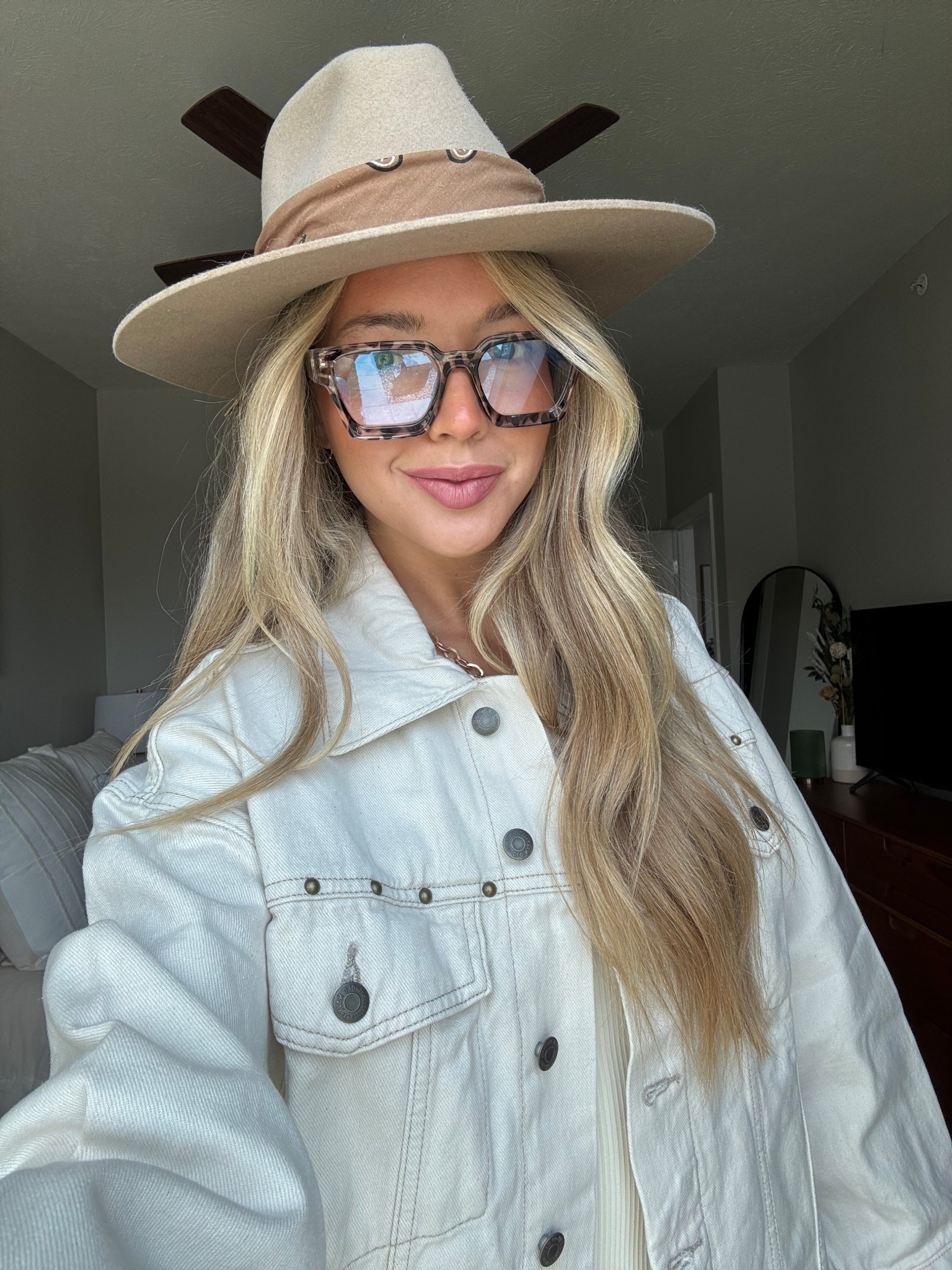 This studded set from Old Navy is to die for (!!!)

Sized down in the jeans to a size 2! (Normally a size 4).
Jacket is a small & oversized! 

Quality & style is soooo good! 


#LTKSaleAlert #LTKSeasonal