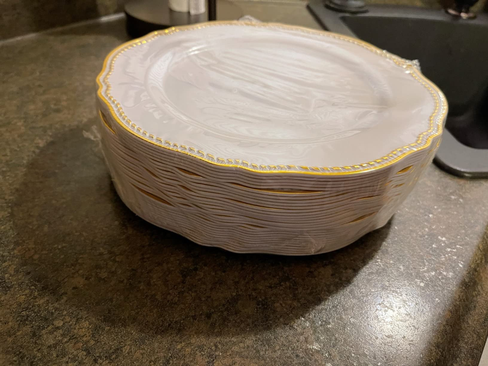 Hioasis 60pcs Gold Plastic Plates - White and Gold Trim Disposable Plates - 10.25 inch Gold Dispo... | Amazon (US)