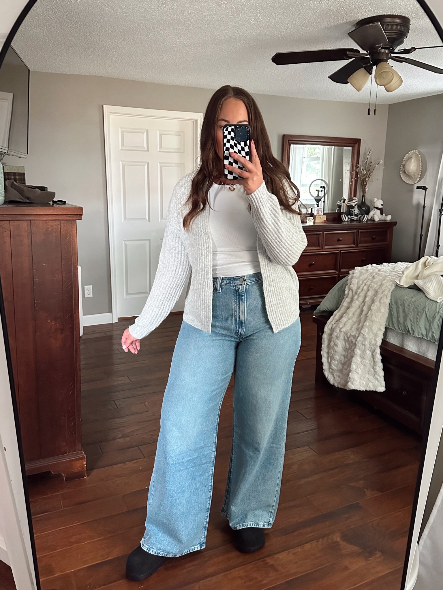 One of my favorite pair of Levi jeans are on sale!! Levi’s cinch baggy wide leg pants. I wear the 33 long length. Size up 1

#LTKFindsUnder100